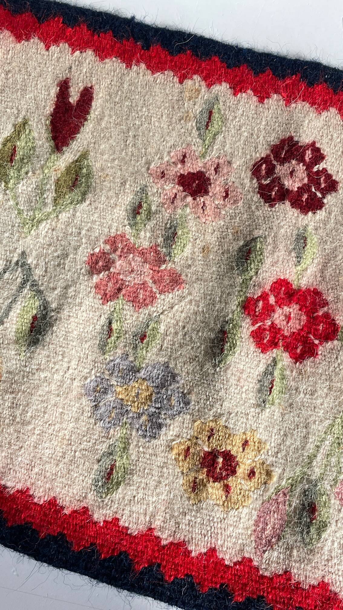 Tapis Rollakan décor de tulipes vintage