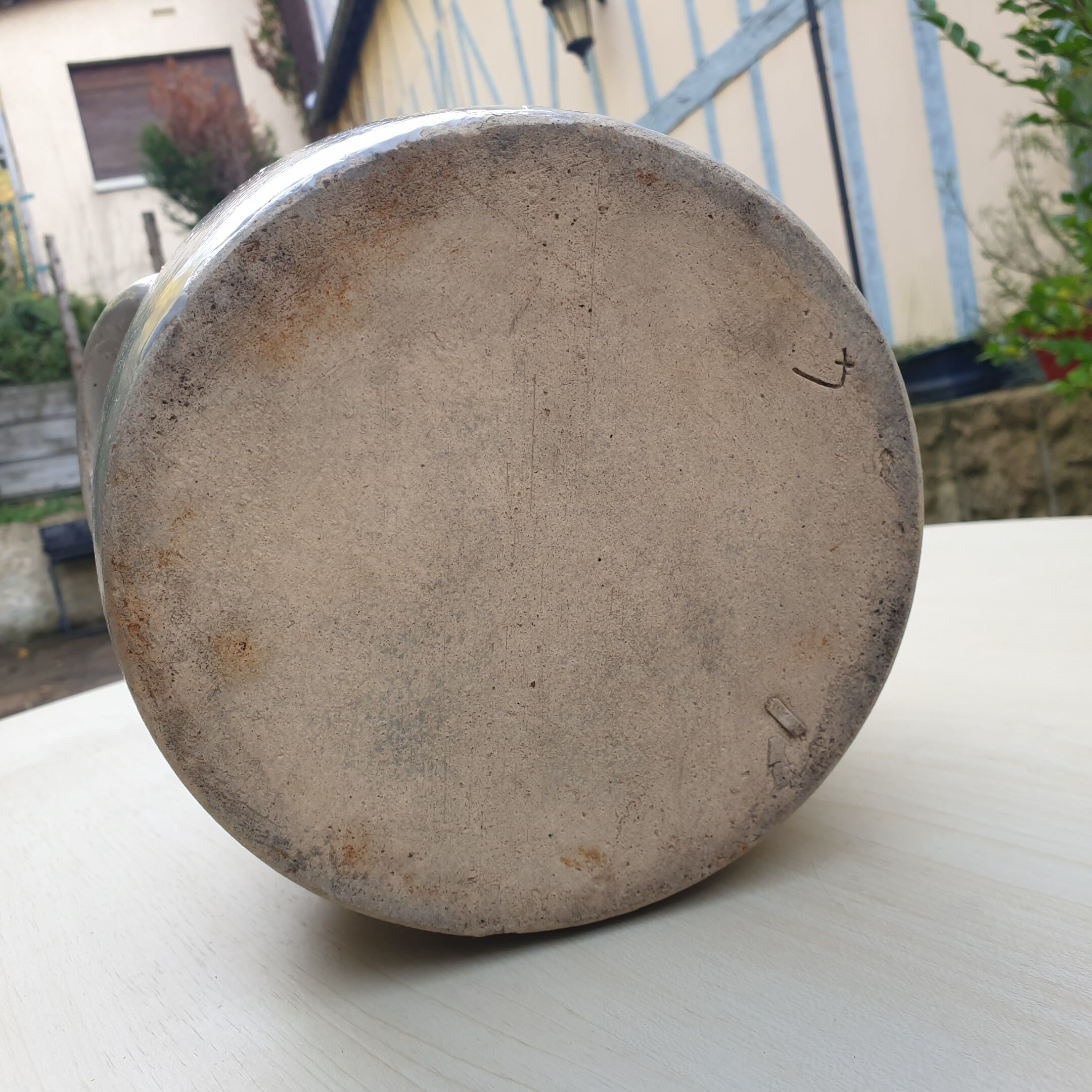 Enamelled pot in sleet