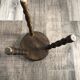Ancien tabouret tripode bois tourné pieds boules