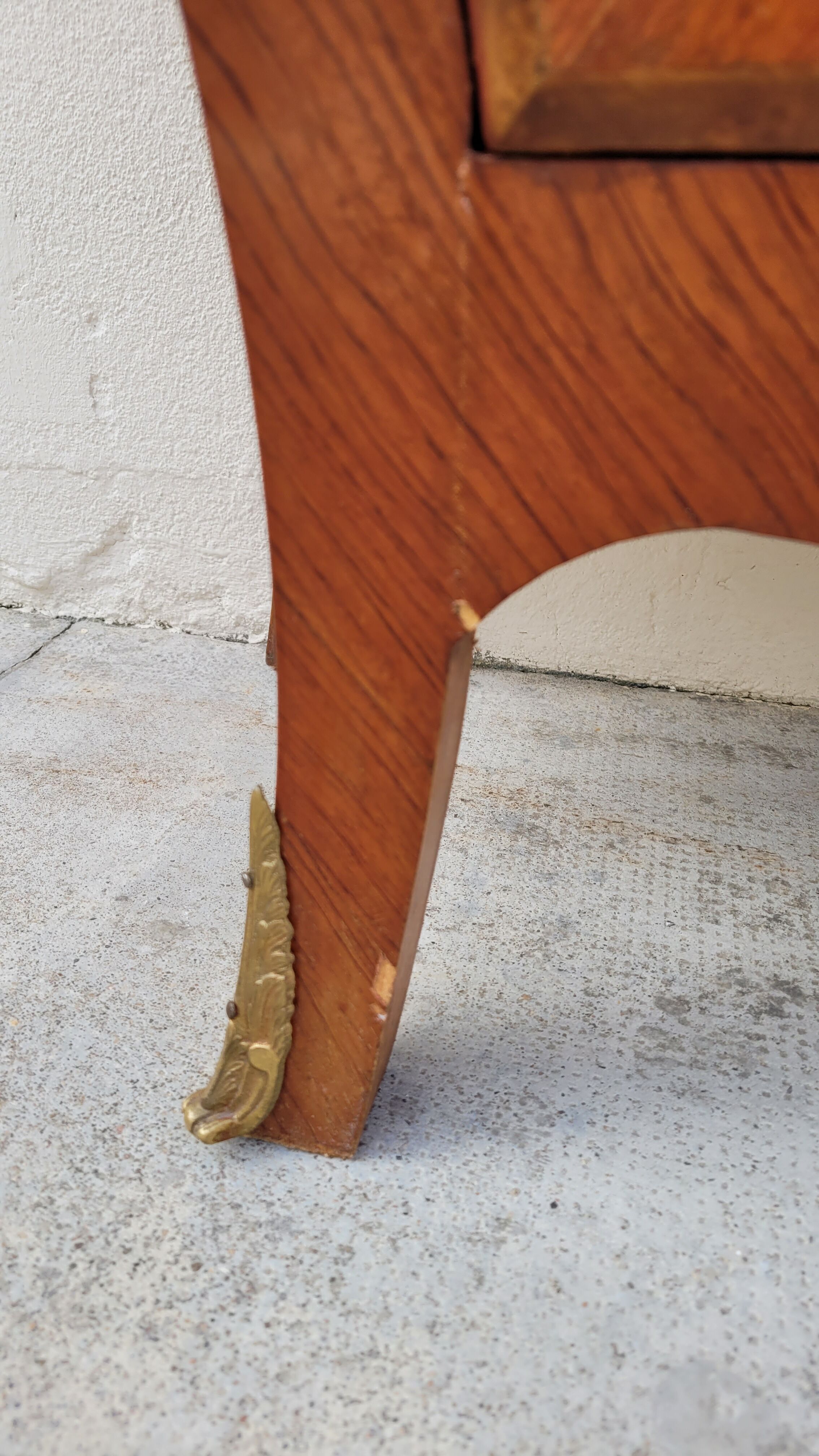 Louis XV style curved chest of drawers in marquetry