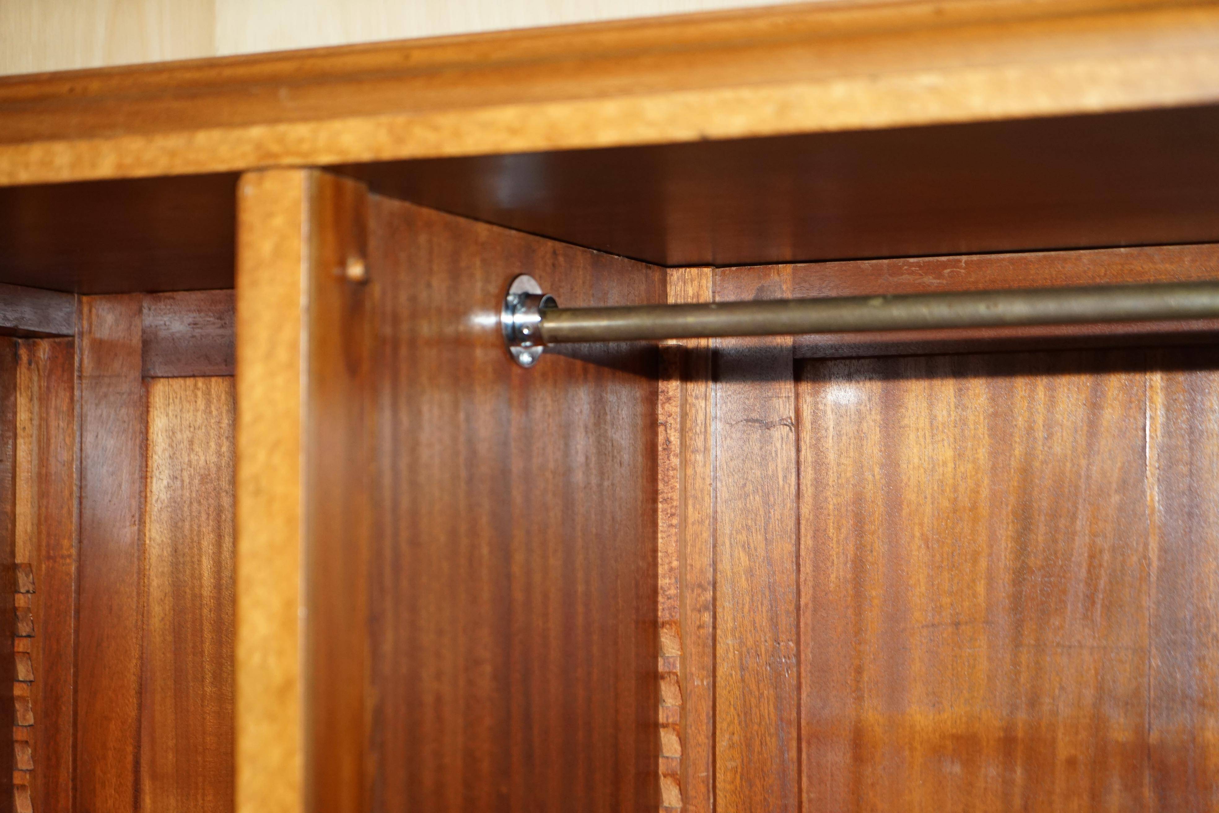 Armoire triple banque Art Déco en érable burr avec porte miroir, circa 1920