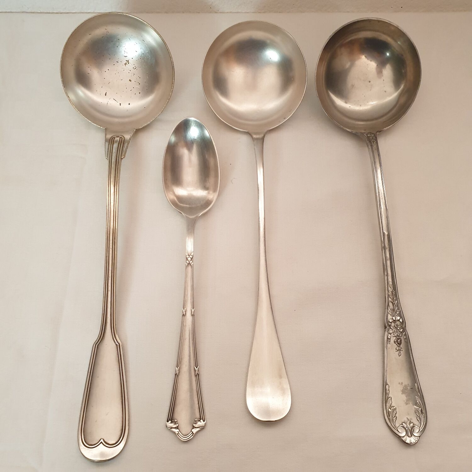 3 ladles and 1 stew spoon