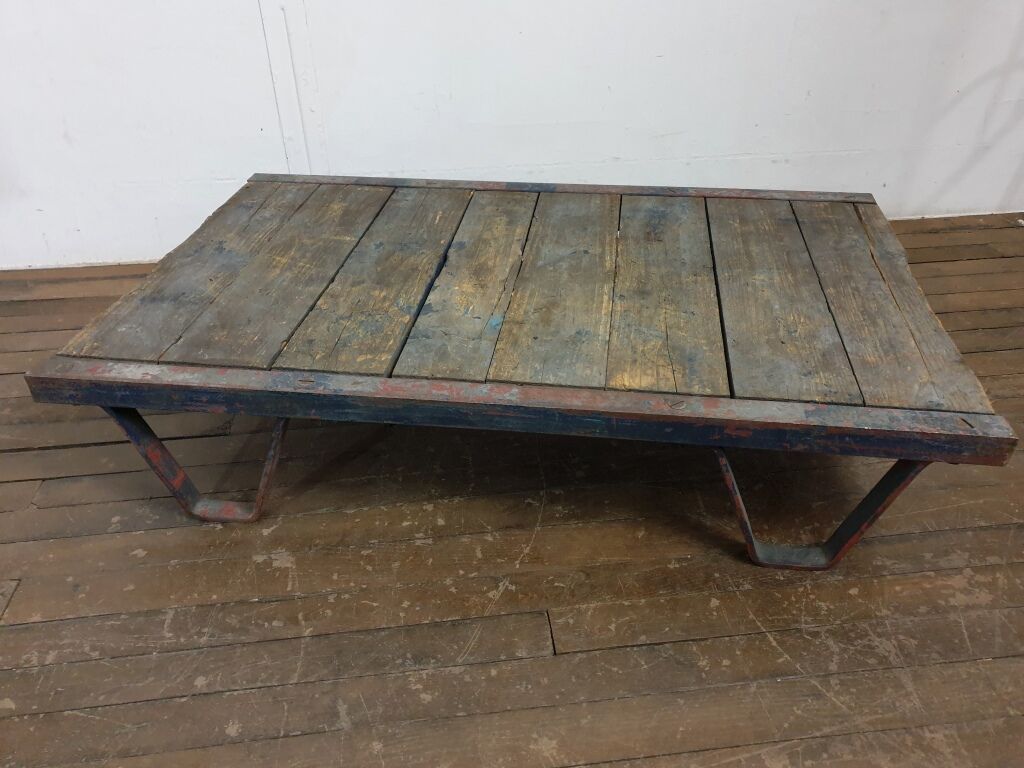 Industrial plant pallet coffee table