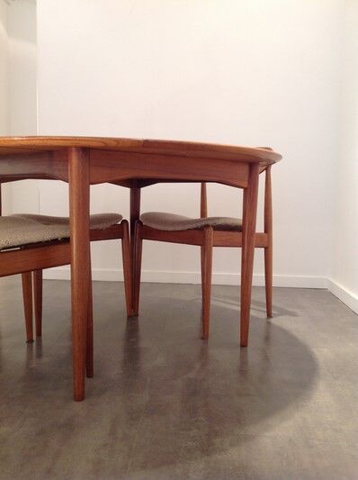 Set table and 4 chairs Parker Furniture