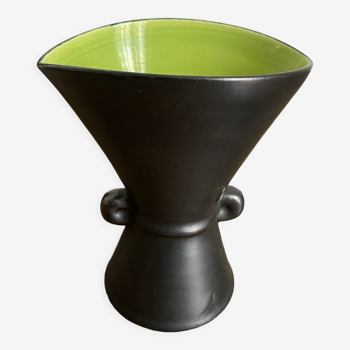 Vase à oreilles noir et vert les poteries normandes de louviers