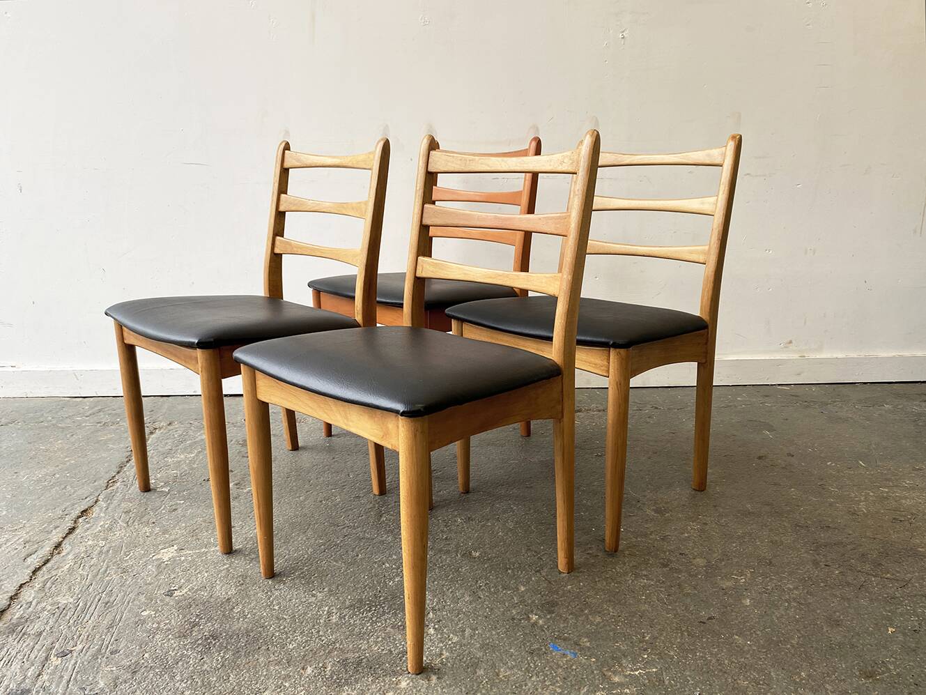 1960s Mid-Century dining table and dining chairs by Schreiber Furniture