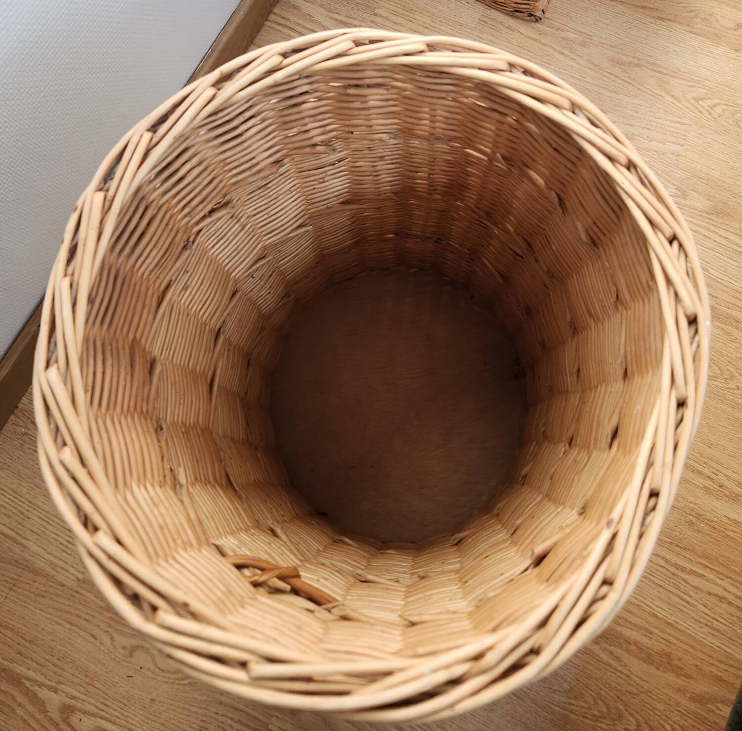 Porte-parapluie en osier fait main : vintage