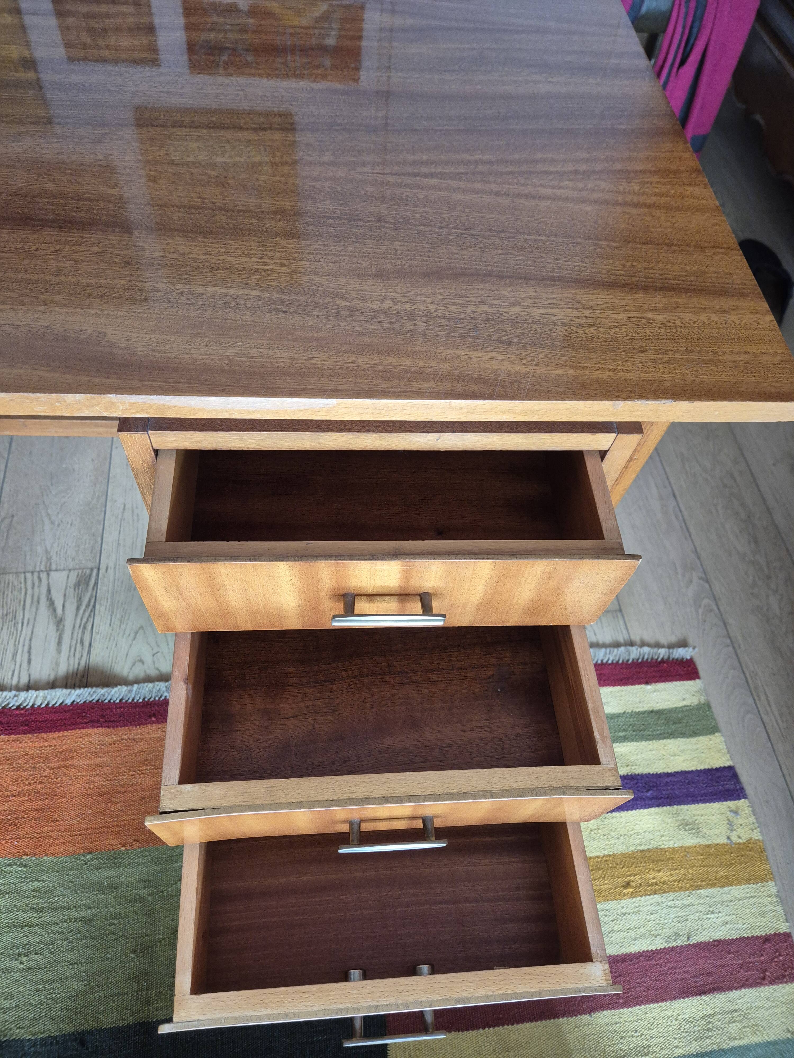 Vintage Scandinavian desk from the 1960s – Mahogany veneer – Dovetail joint