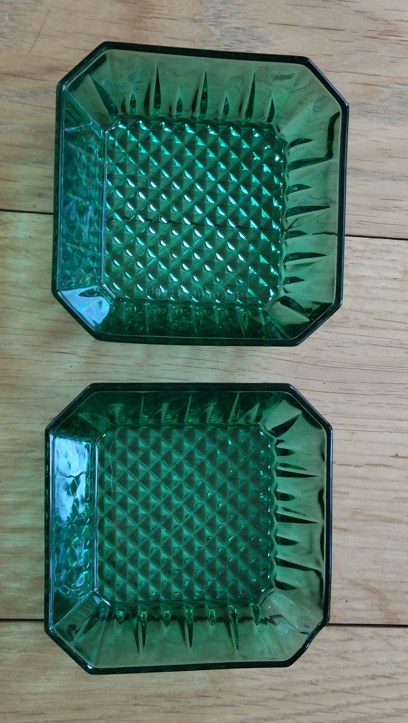 Set of 5 glasses and 2 green ramekins for appetizers.
