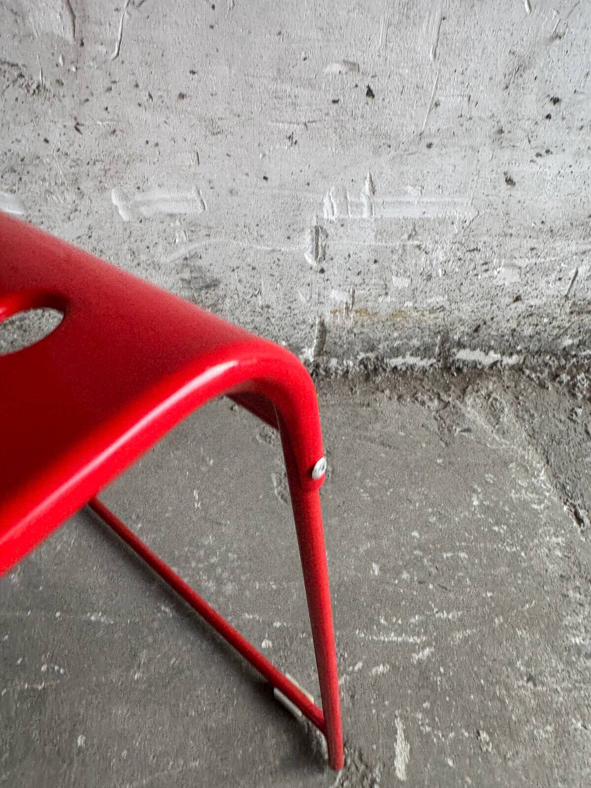 Red powder-coated steel Omstak chair by Rodney Kinsman for Bieffeplast — 1980 industrial design