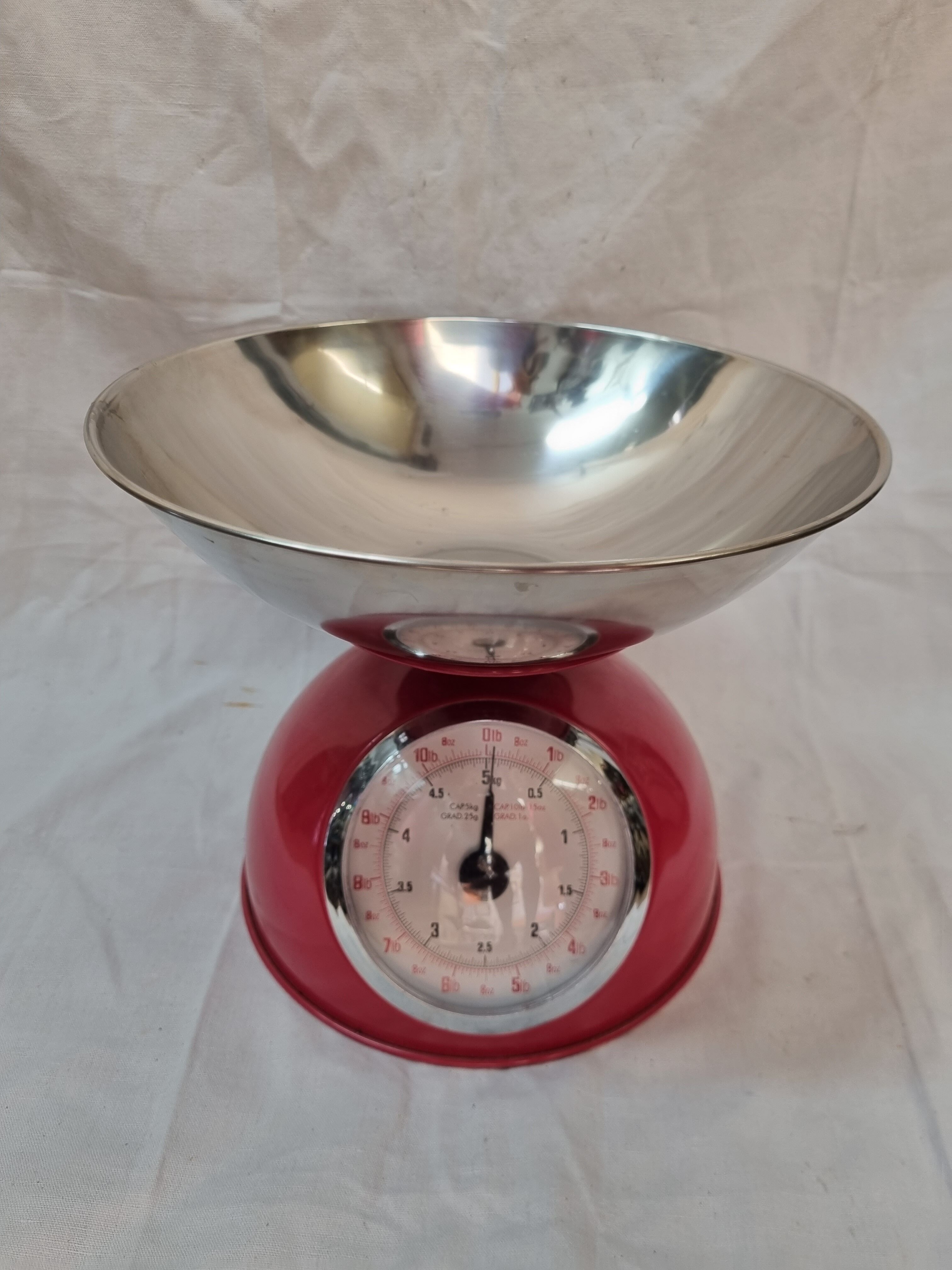 Household scale red