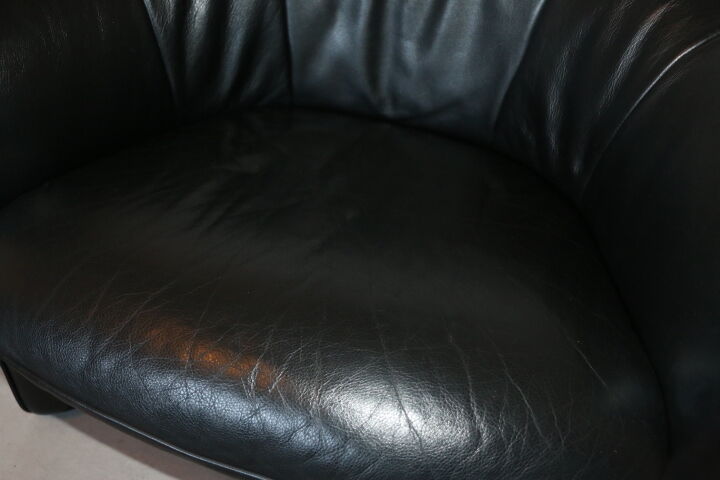2 armchairs swann black leather