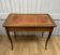 Table bureau en noyer de style Louis XV