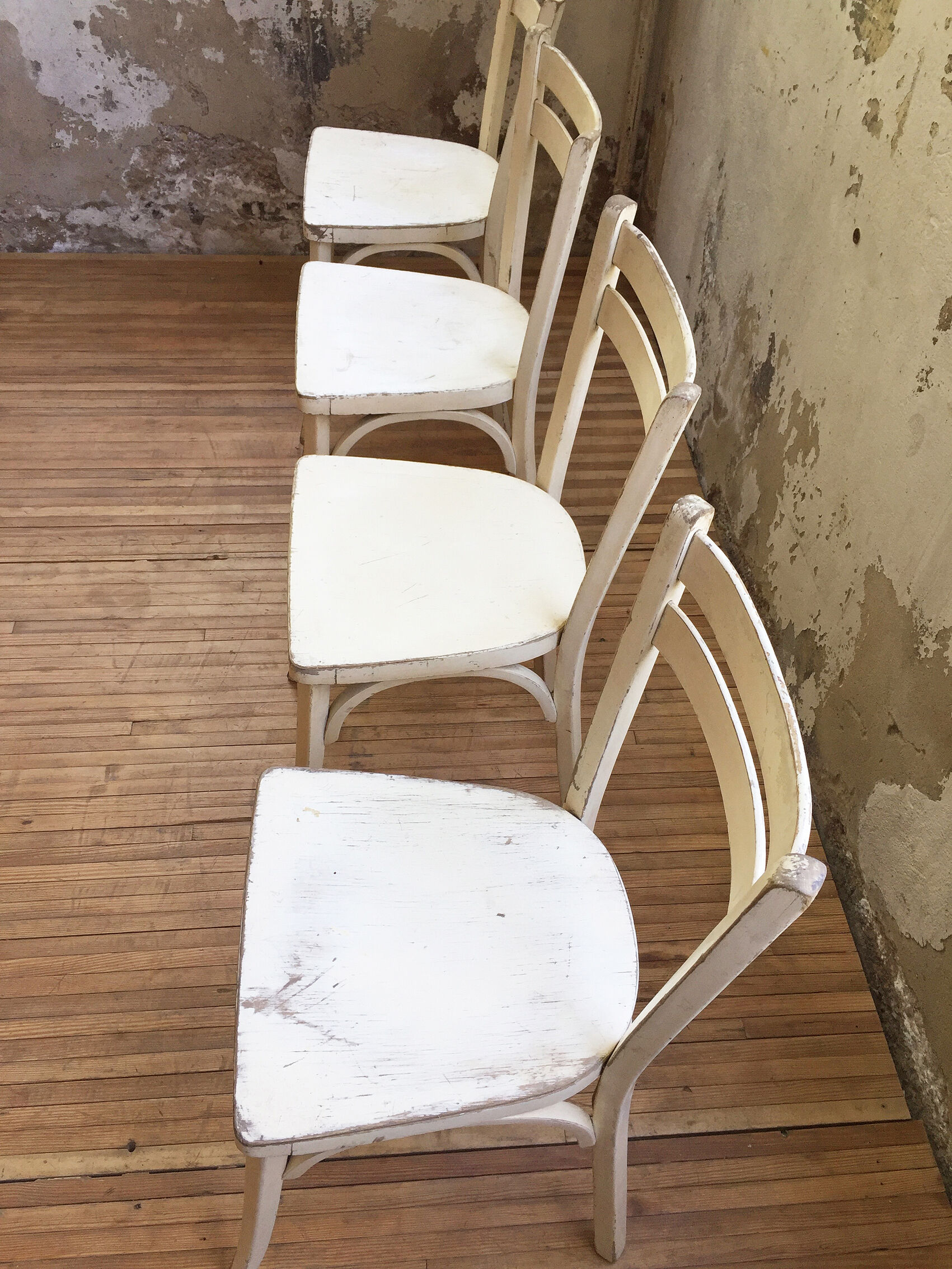 Set 4 white Baumann chairs