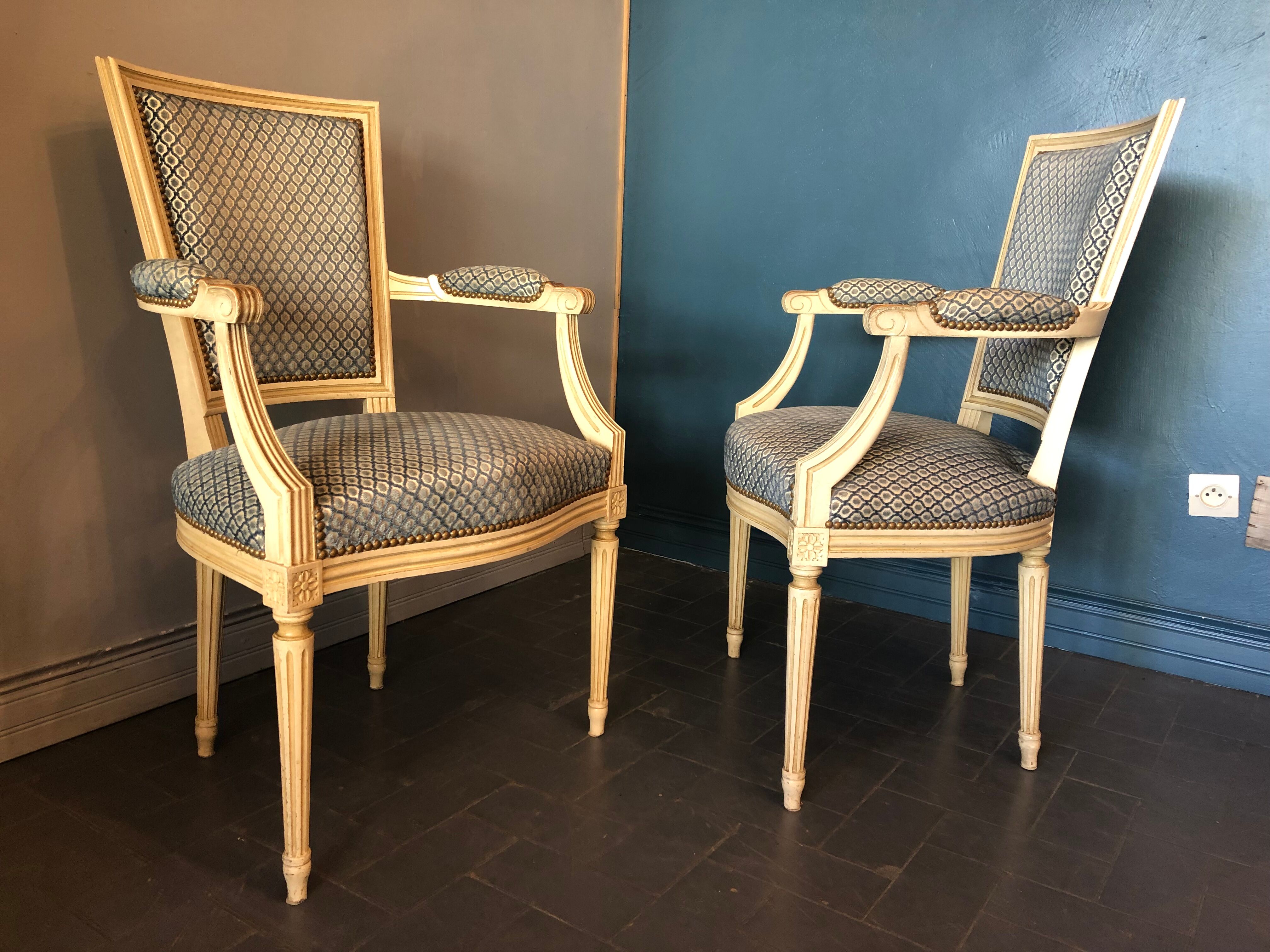 Duo de fauteuils anciens