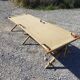 Ancien lit de camp militaire en bois et toile