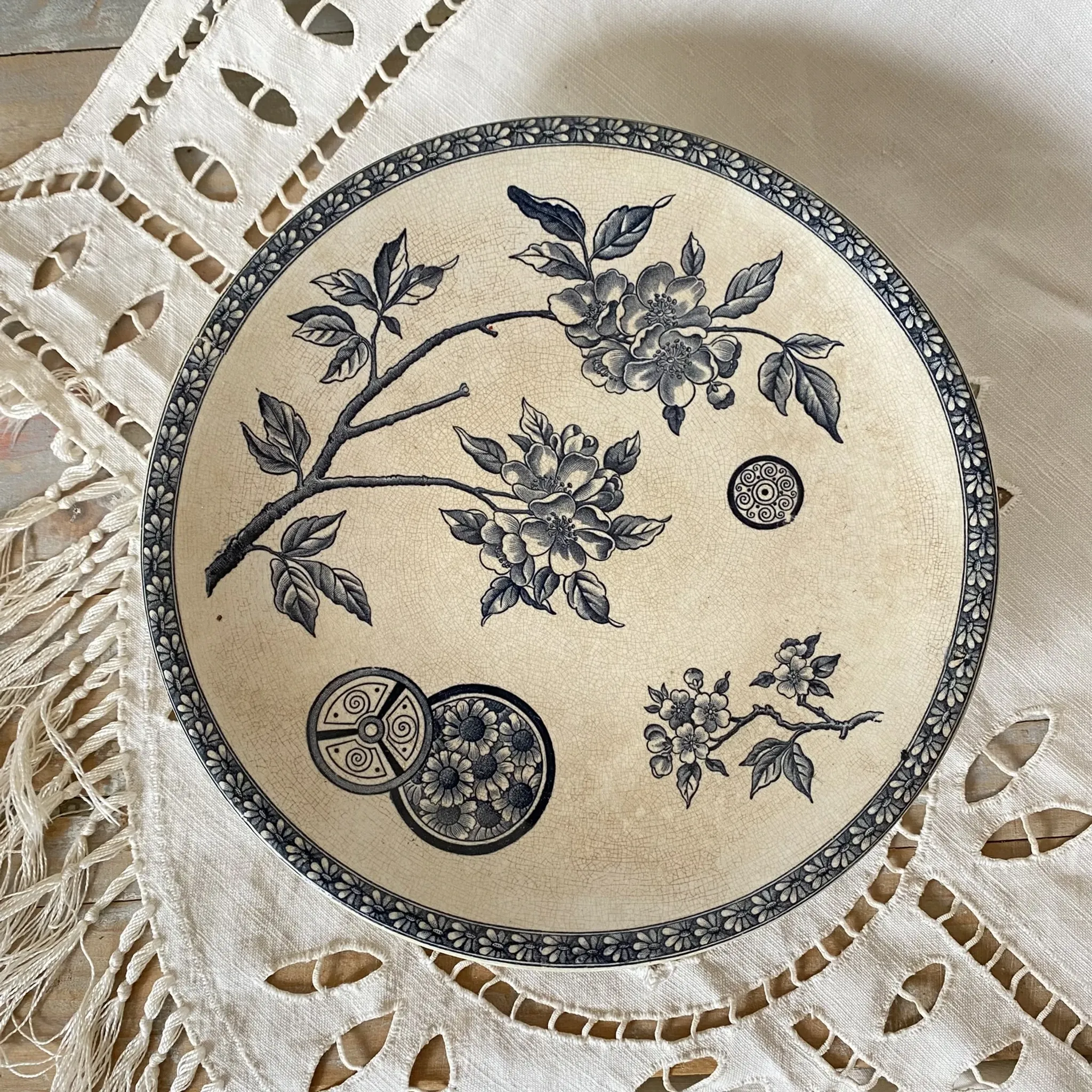 Ironstone cake dish "Marguerite" Large deposit