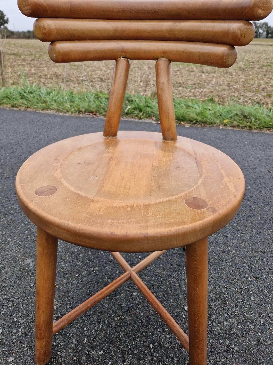Set of 4 solid organic chairs