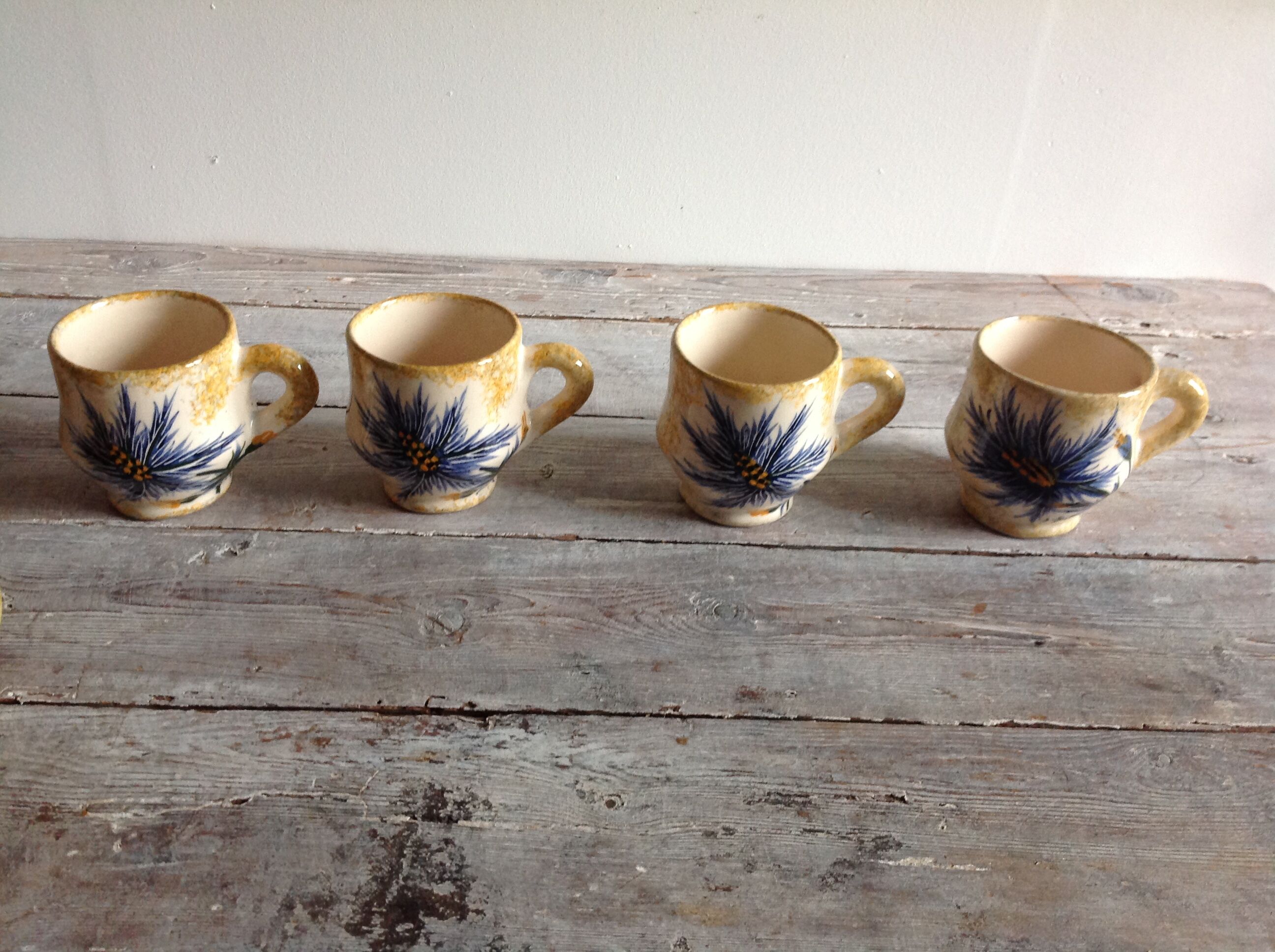 Set of 4 coffee cups