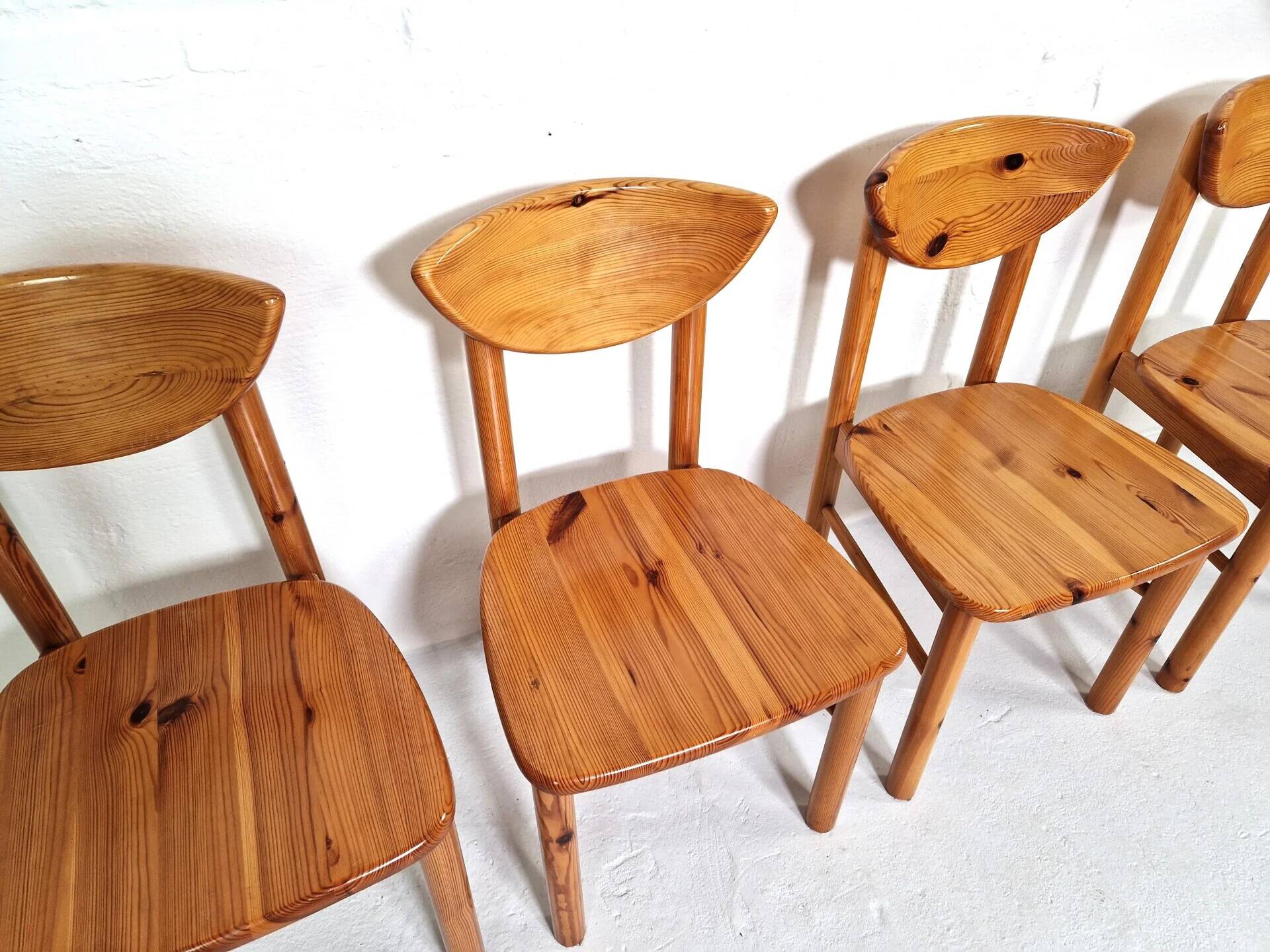 Set of 4 Daumiller pine dining chairs