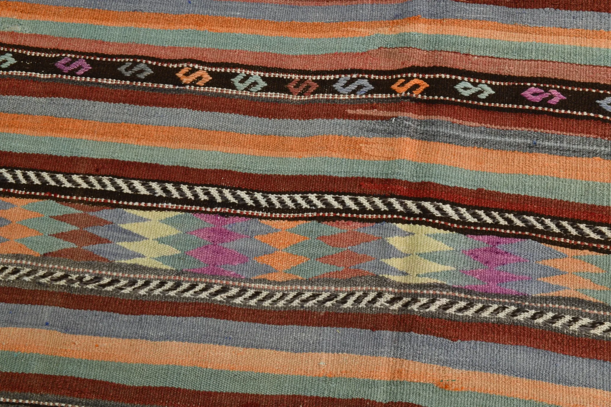 Vintage Turkish Green Kilim Rug, Bohemian Eclectic Home Decor, 176x230Cm