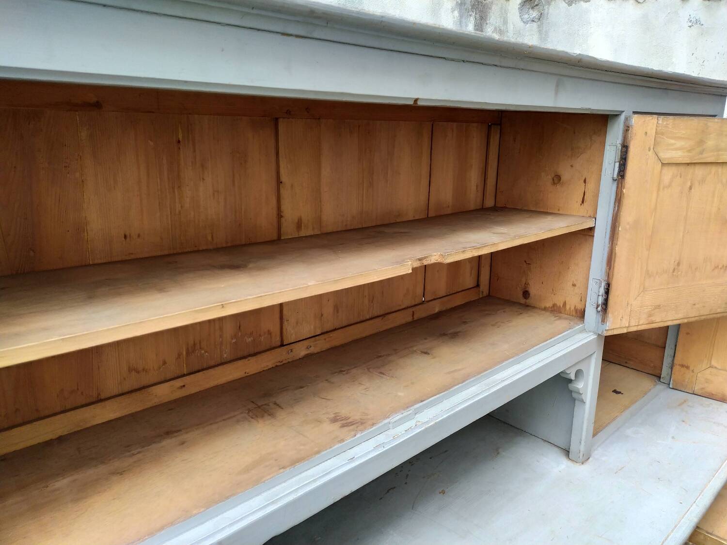 Gray patinated kitchen cabinet
