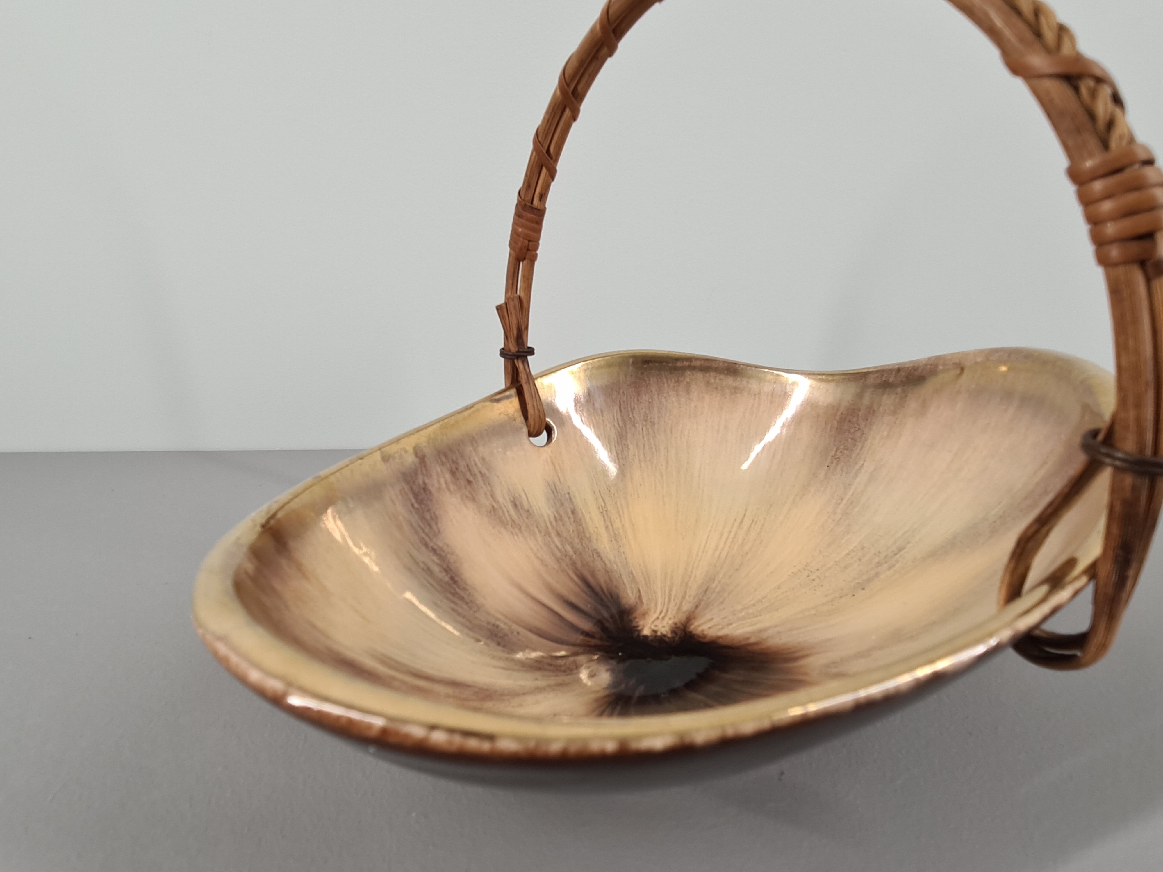 Iridescent ceramic cup or basket / signed / 50s / mid-century / vintage / xxth century