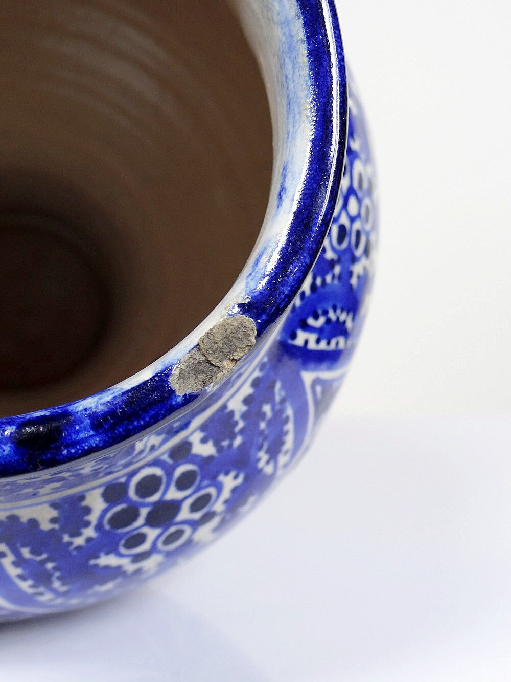 Large Moroccan vase/jar from Fès, handcrafted ceramic Khabia, 19th-20th century, cobalt.