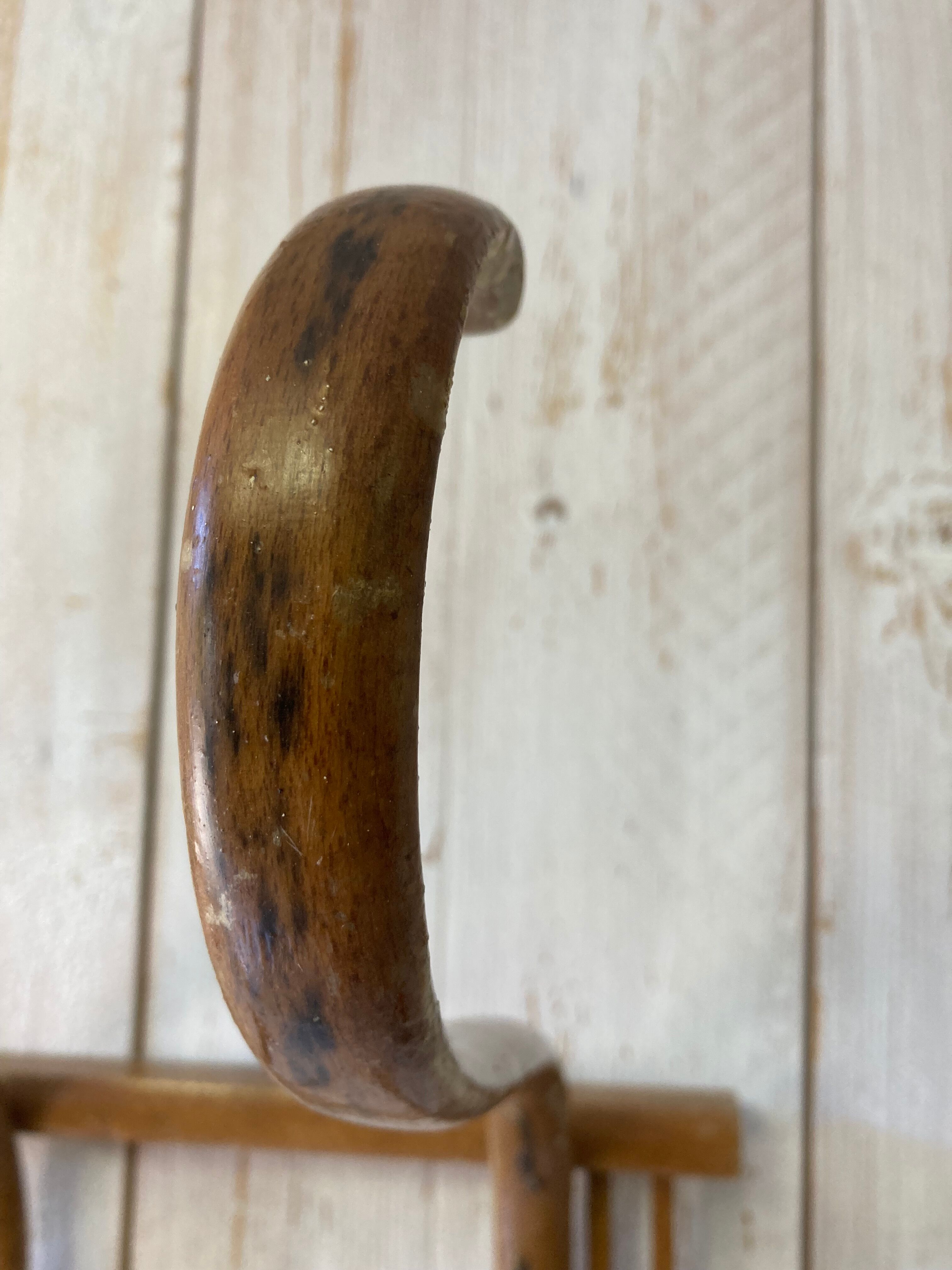 Patère en bois courbé