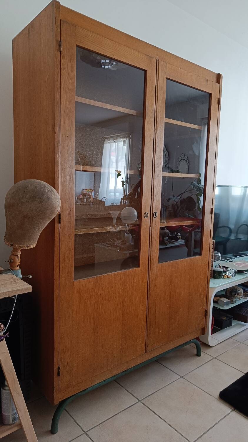 Ancienne armoire vitrine écolière