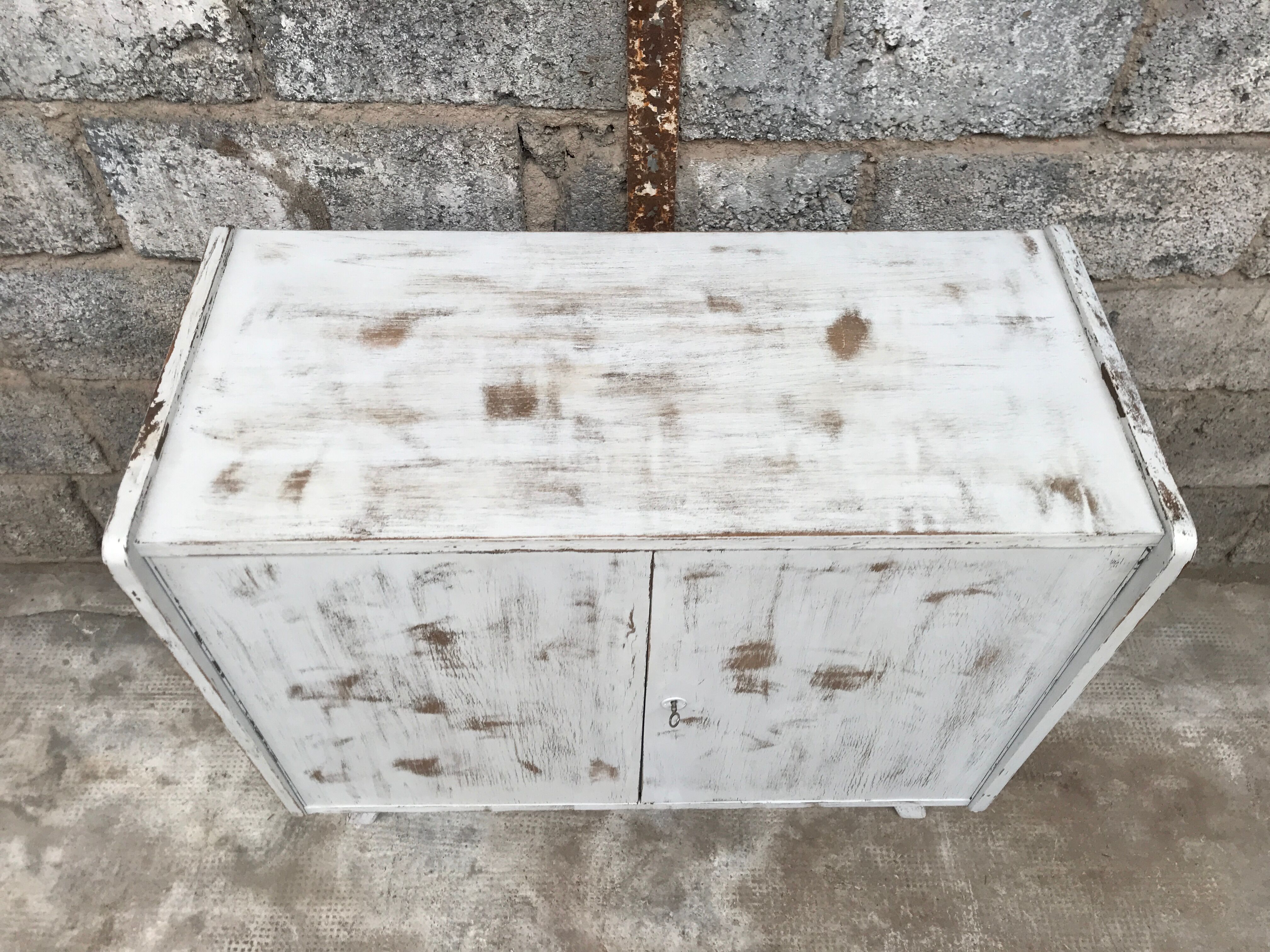 Buffet bahut vintage 1950 pieds compas patine blanche