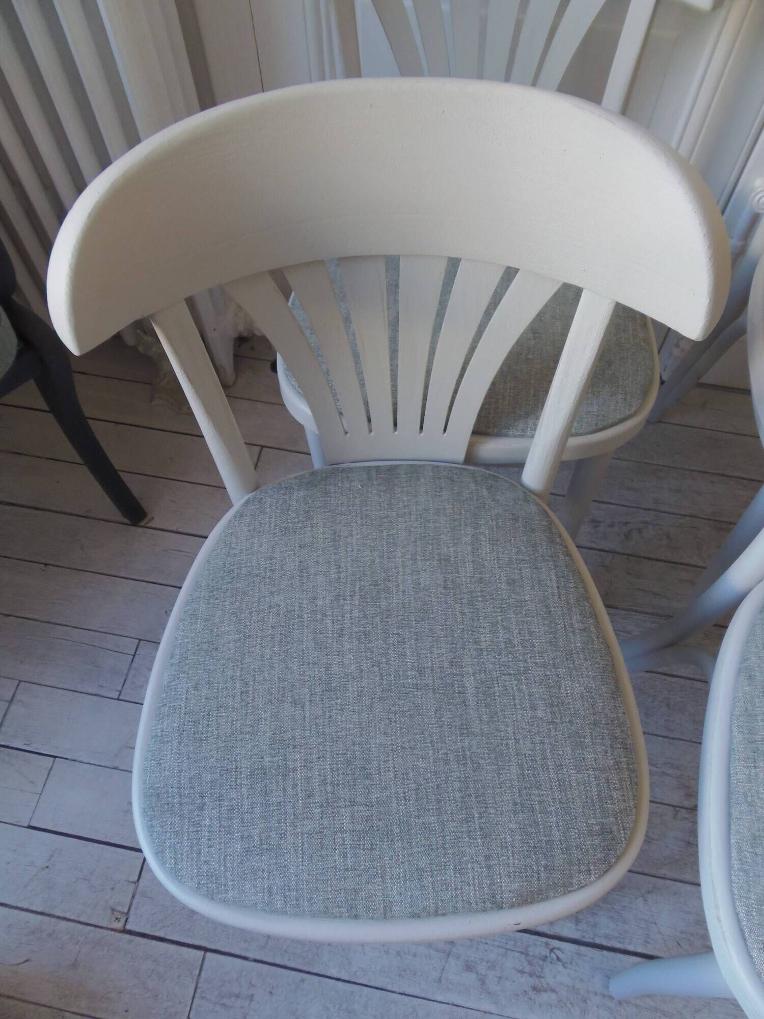 Set of 4 vintage bistro chairs from the 1970s, pearl grey patina.