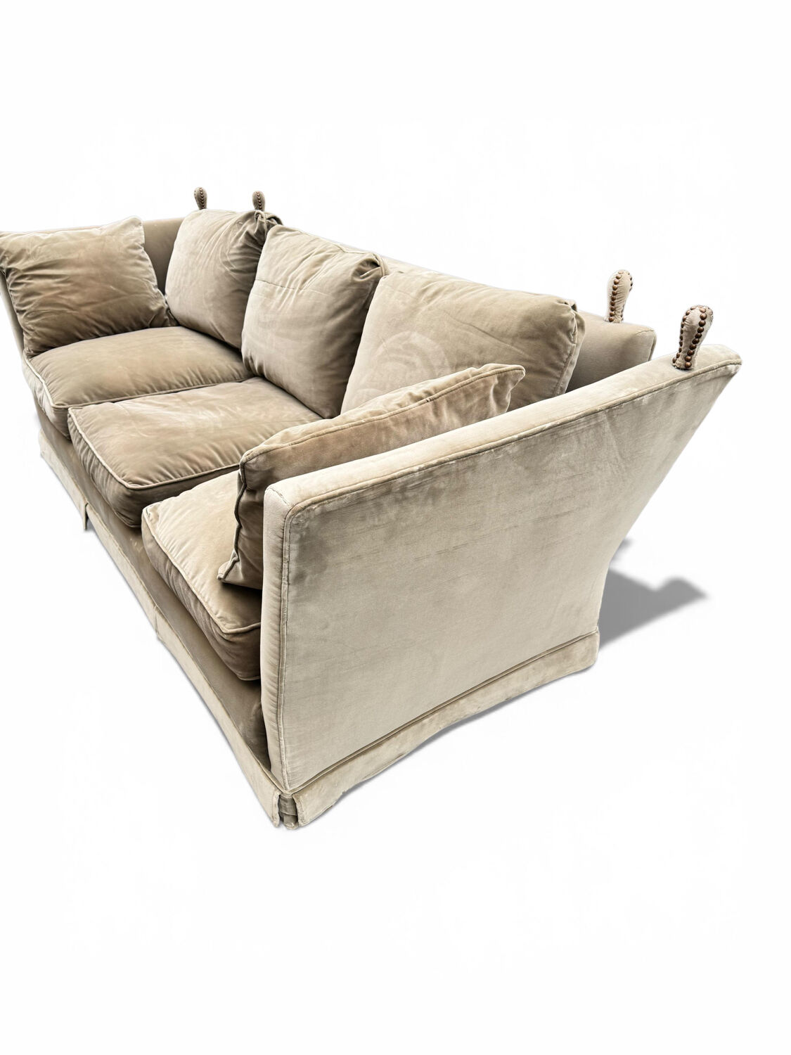 Beautiful Knole model canapé in velvet.