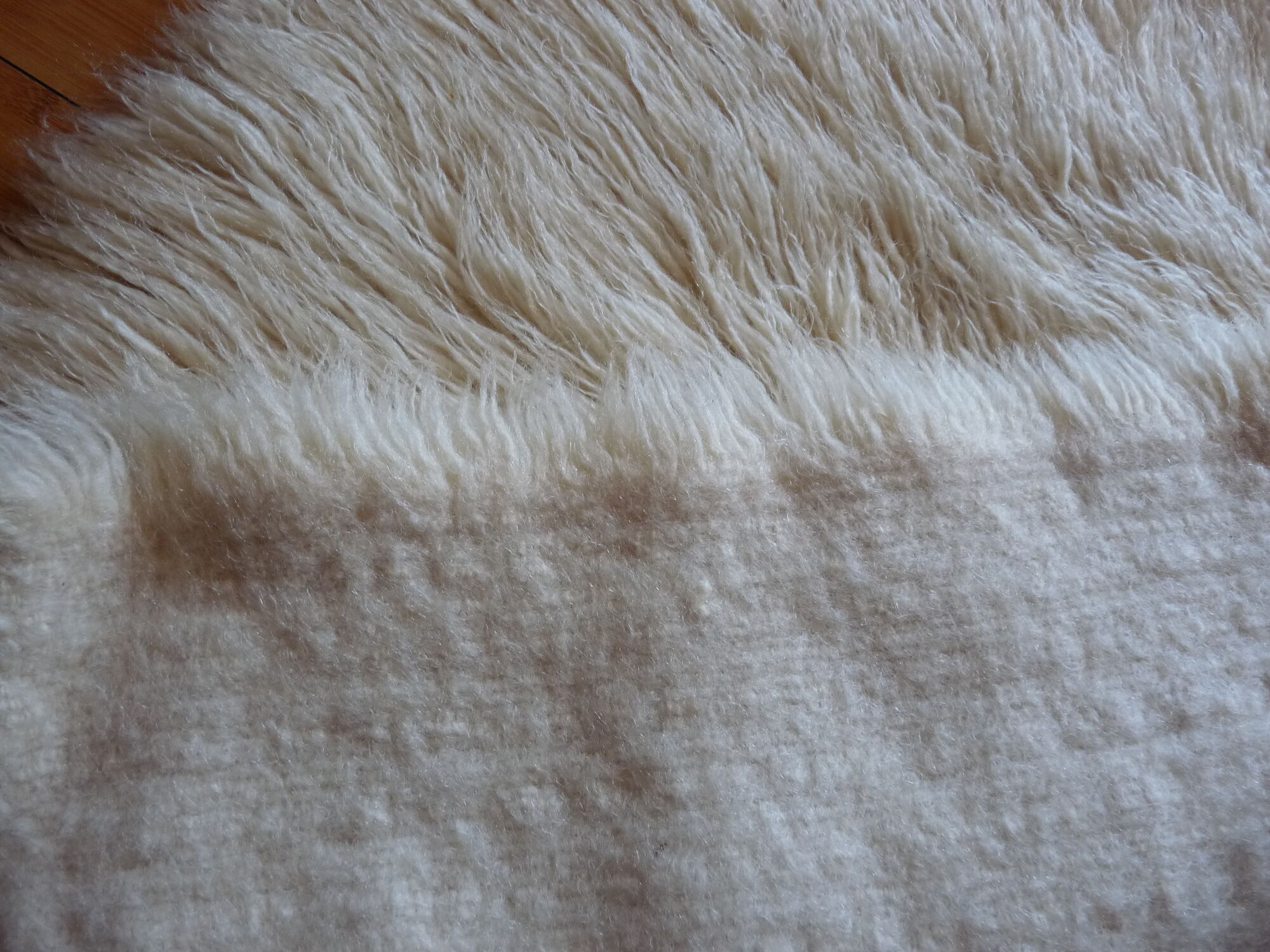 Tapis à longs poils et en pure laine - 105x70cm