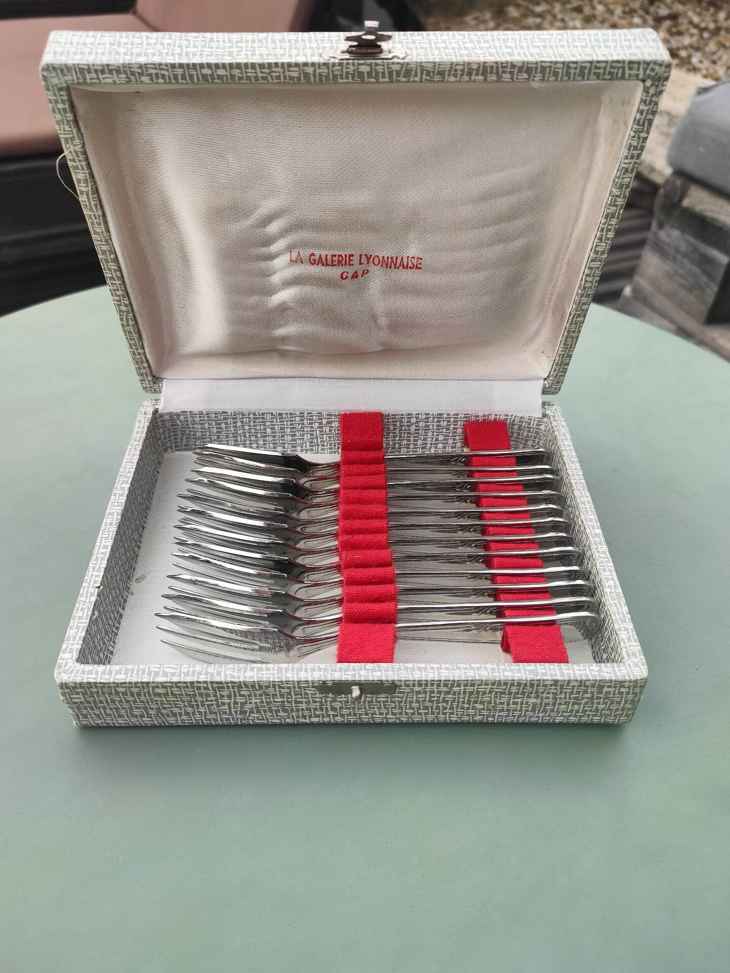 Dessert forks