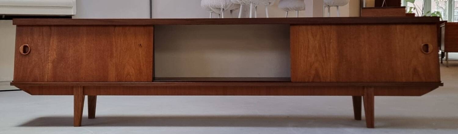 Lowboard du milieu du siècle