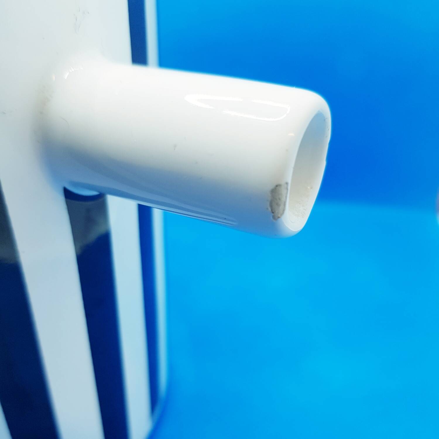 Grande théière rayée monochrome