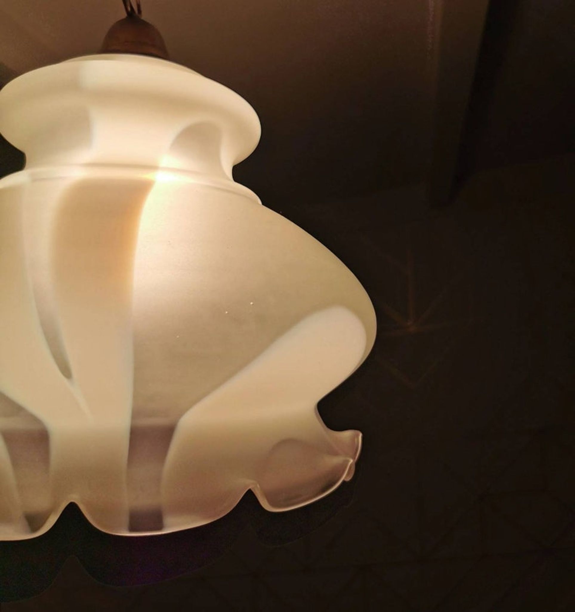 Suspension française en verre des années 1970