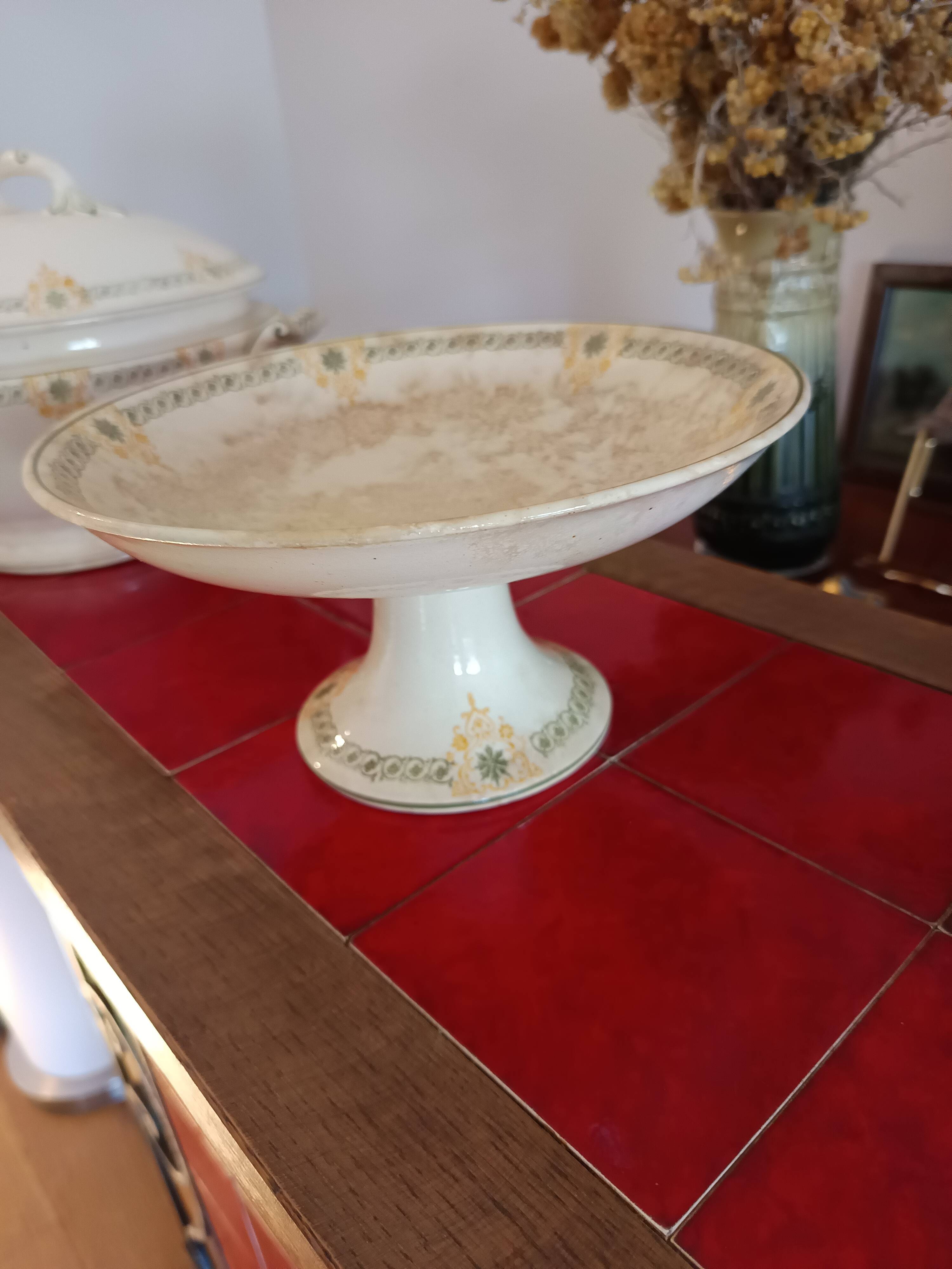 Longwy earthenware dinner service, Longpré pattern, 1895