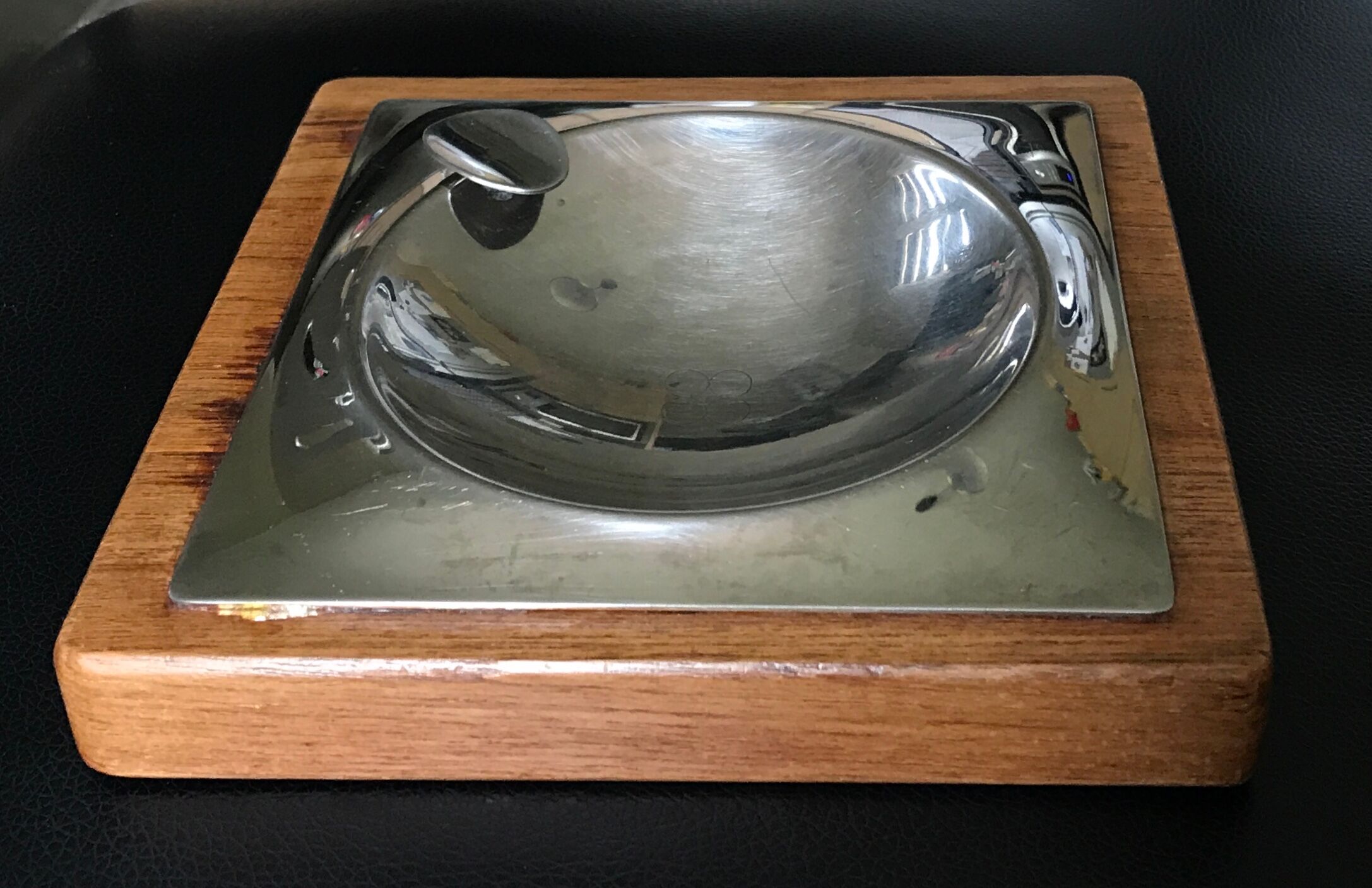Cendrier design moderniste en bois et métal inox 16 x 16 cm