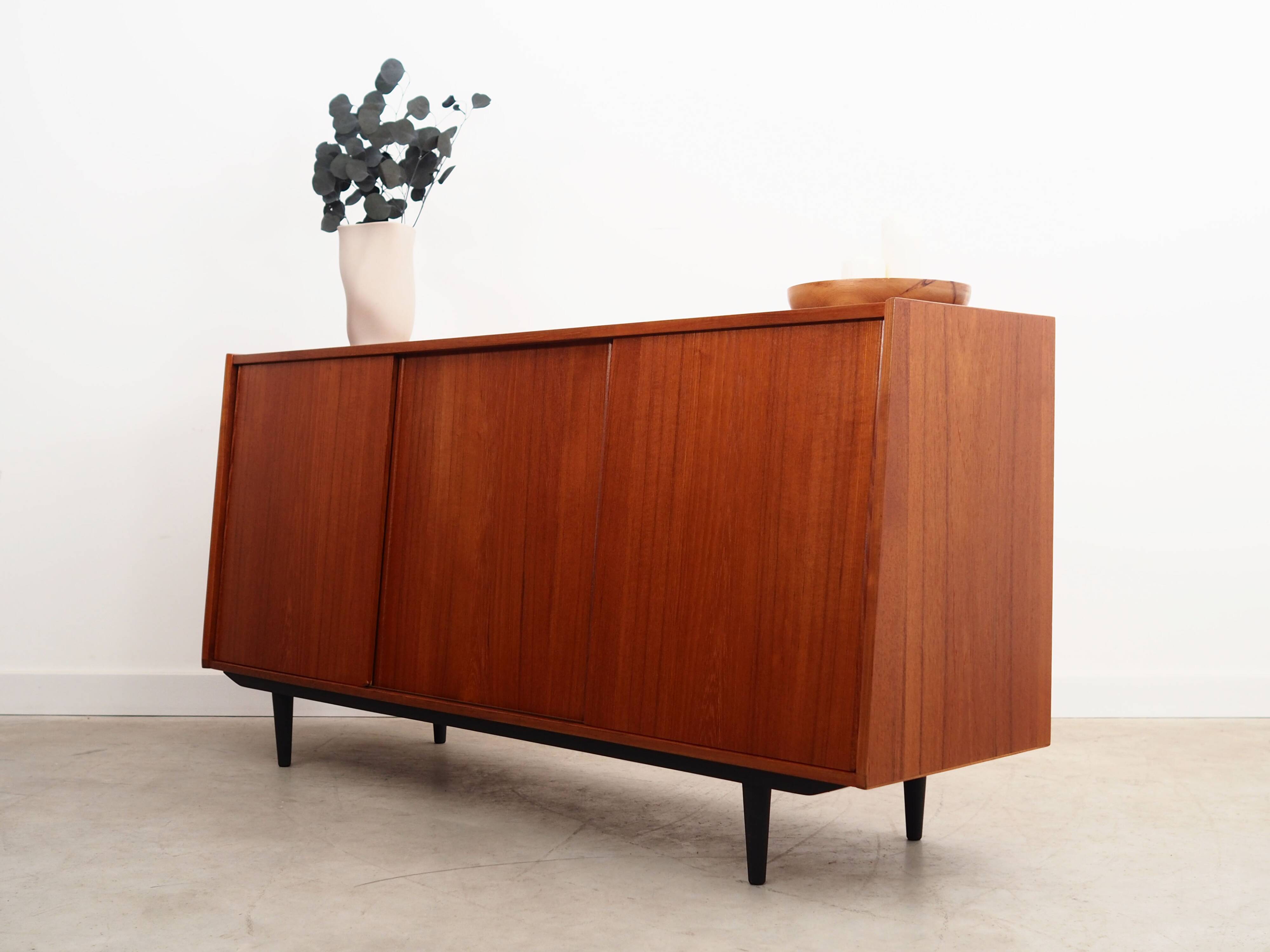 Buffet en teck, design danois, années 1970, production : Danemark