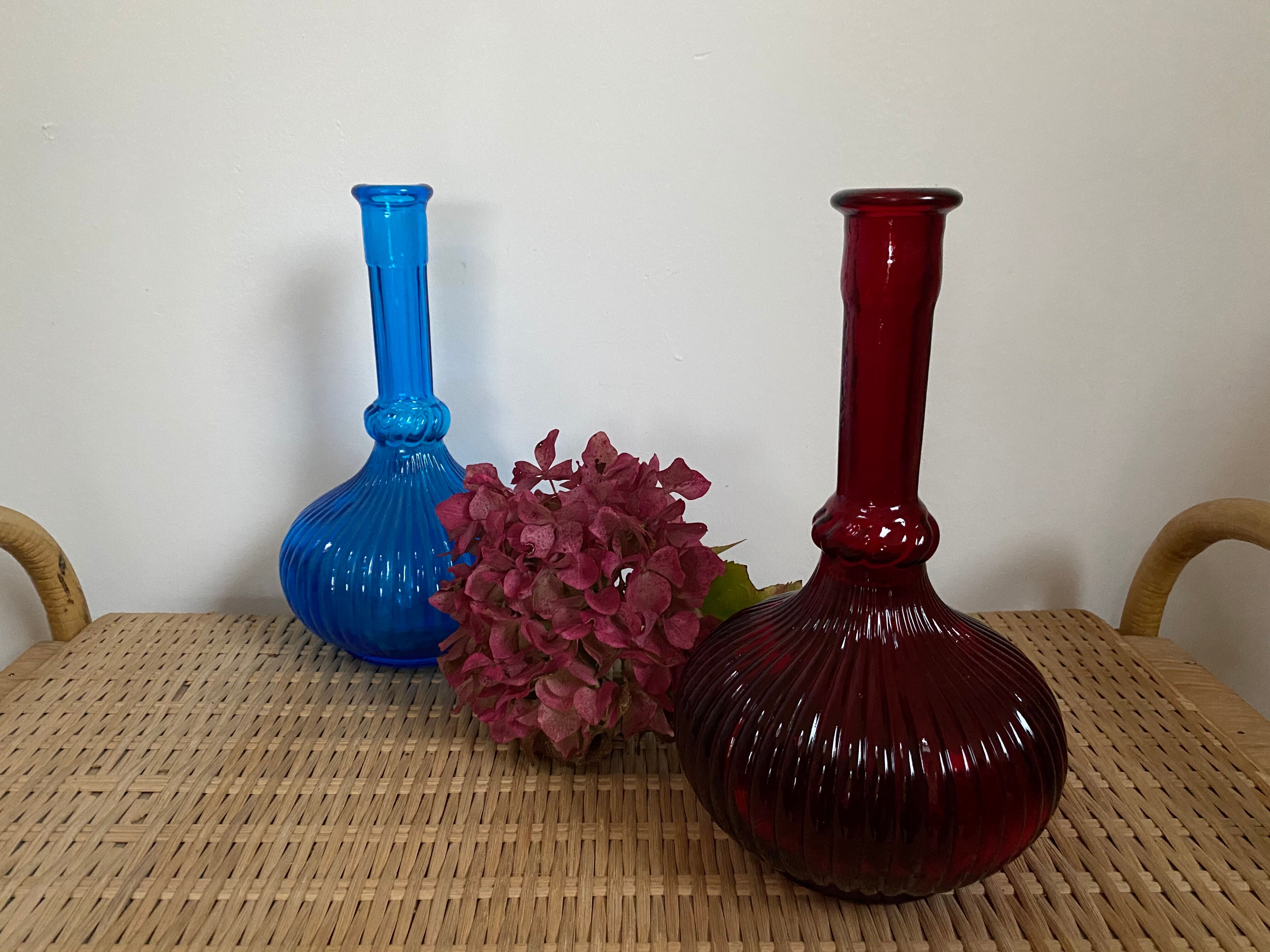 Carafe / Deep red Empoli vase