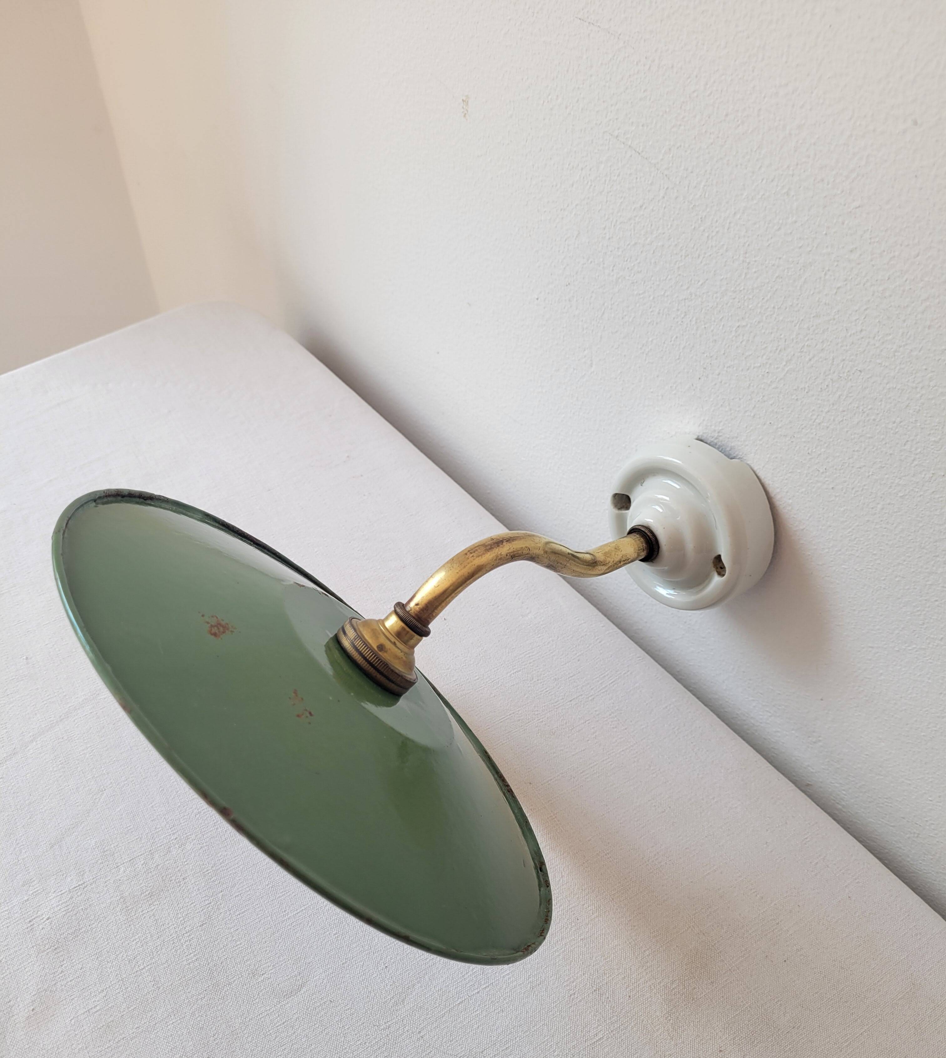 Swan neck wall light in enameled sheet metal