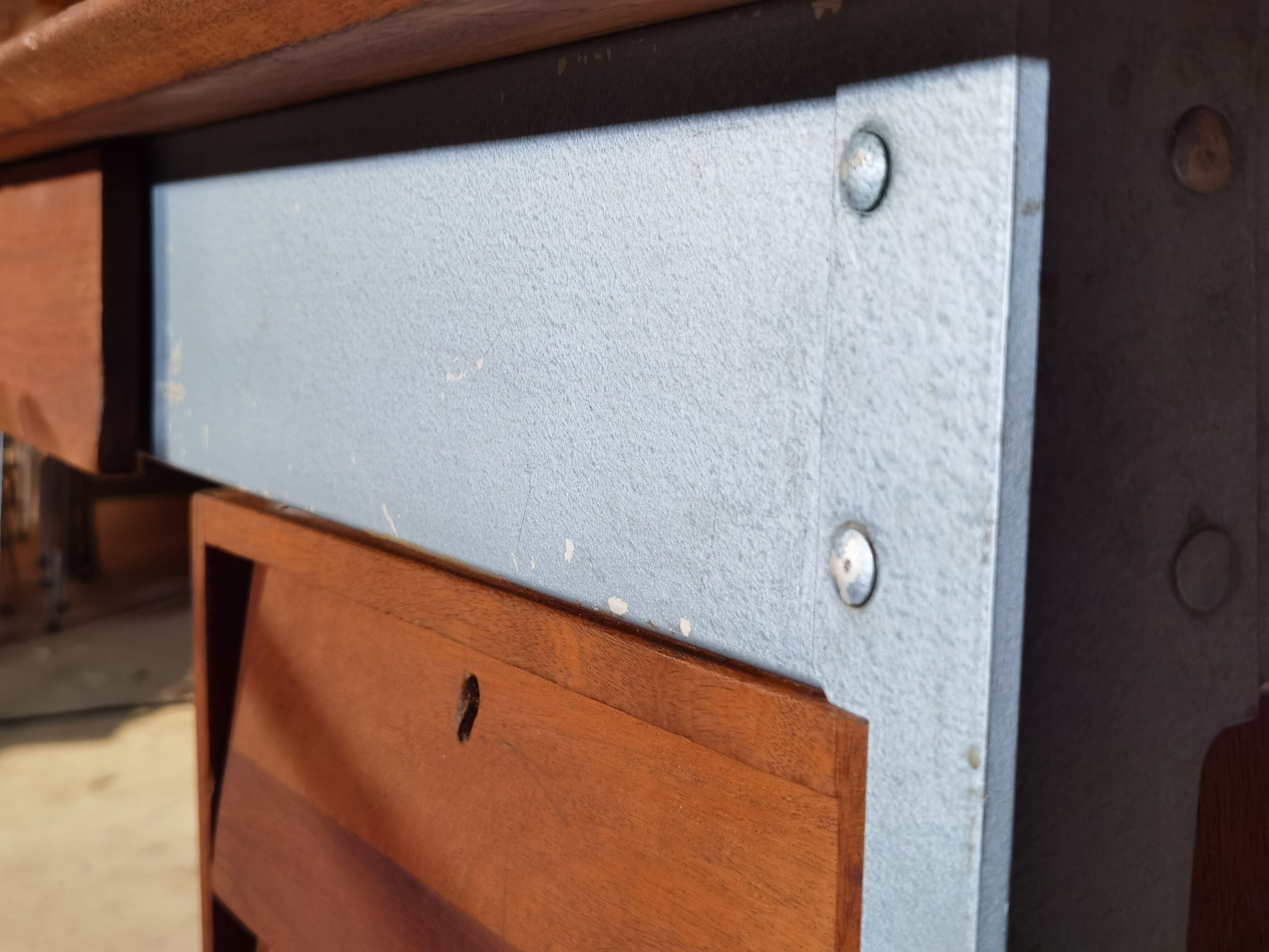 James Léonard's 6212 desk and chair for ESA Esavian