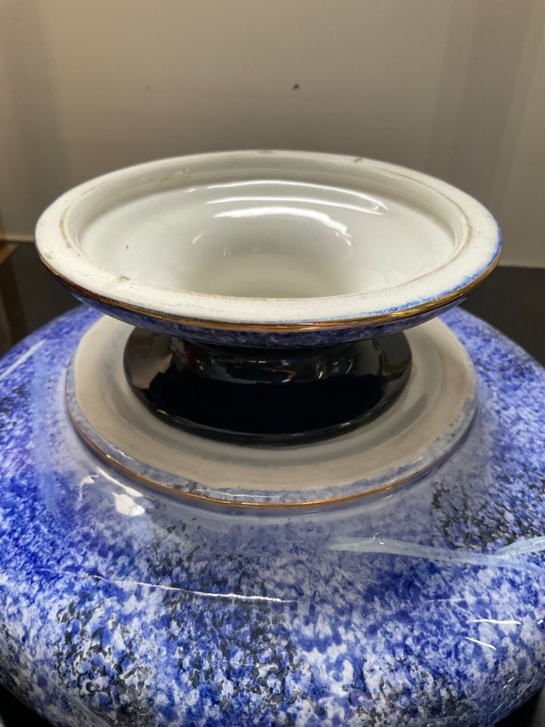 Vintage standing candy in glazed porcelain