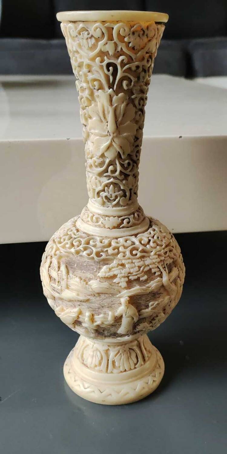 Asian-inspired ball vase. In beige cinnabar lacquer. Scenes of life decor. Arabesque and floral friezes. Height 24 cm