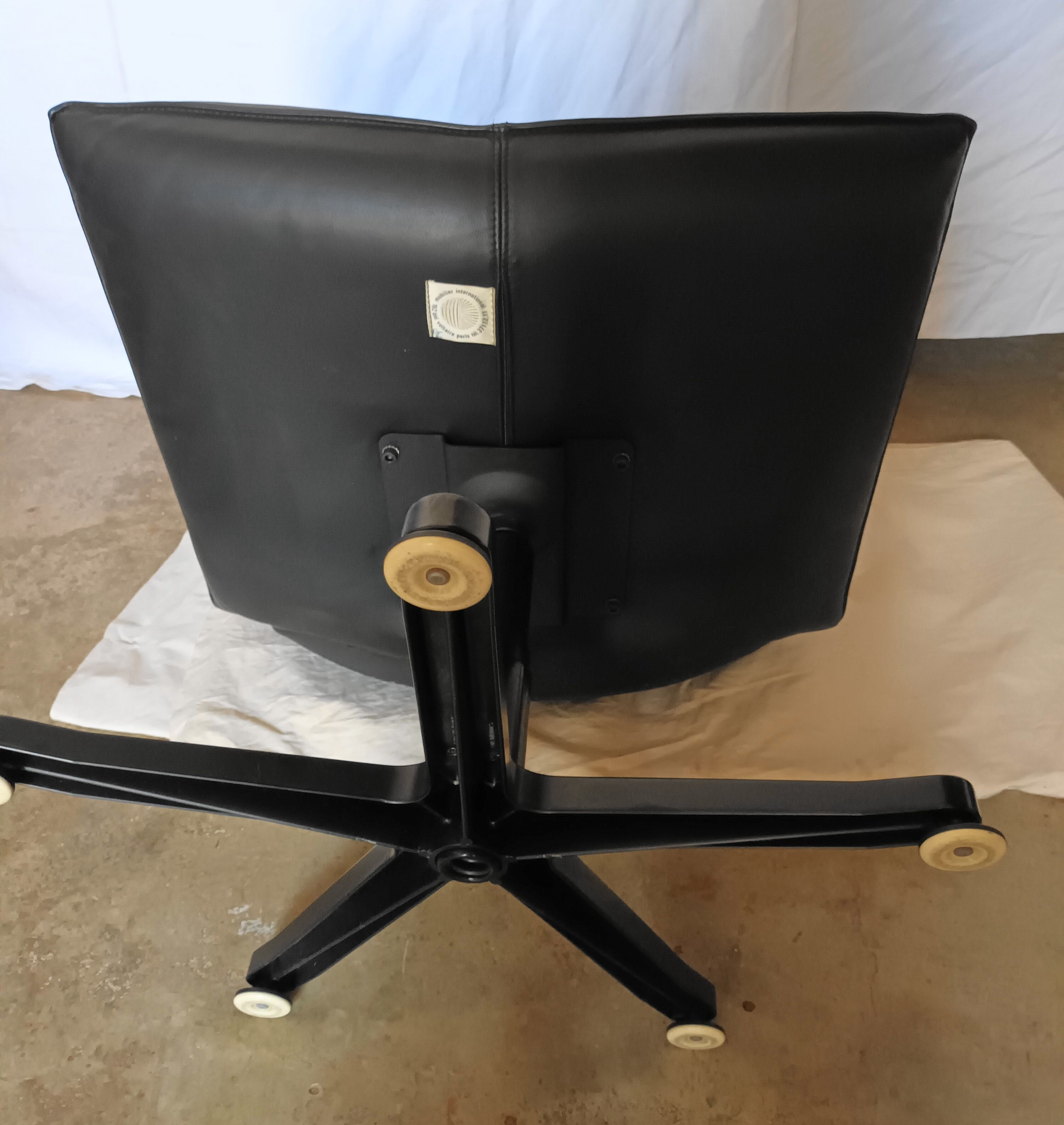 Office armchair in leather by Jean Louis Berthet pure Mobilier International, 80s