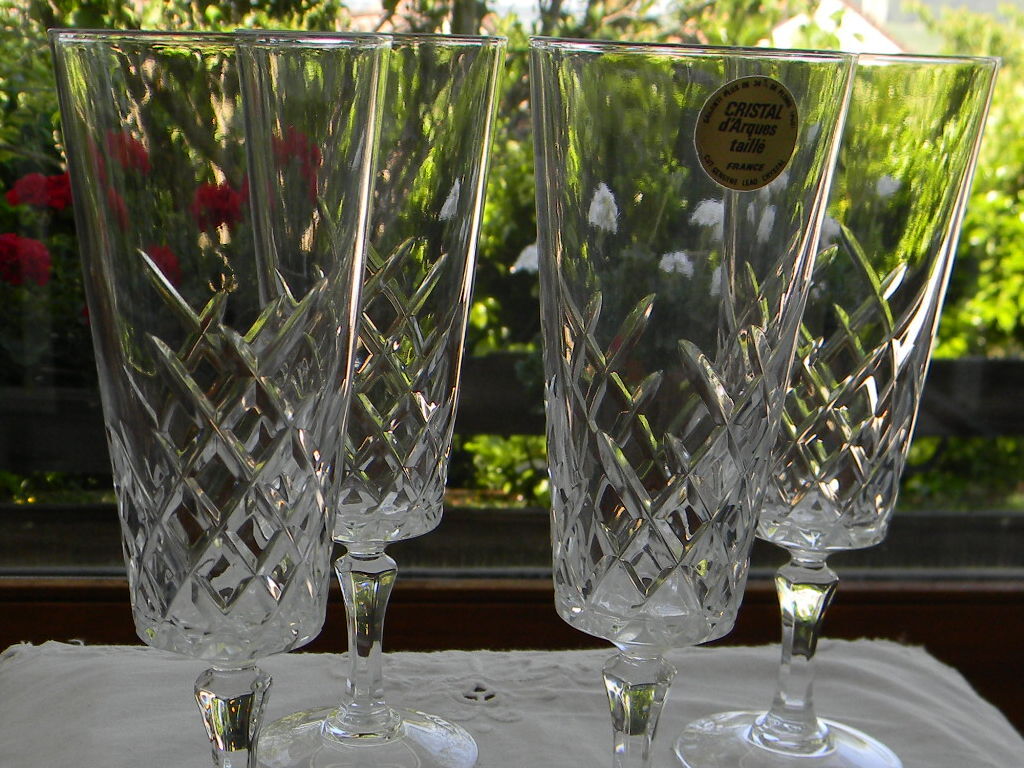 Set of 4 crystal champagne flutes from arques. saumur model.