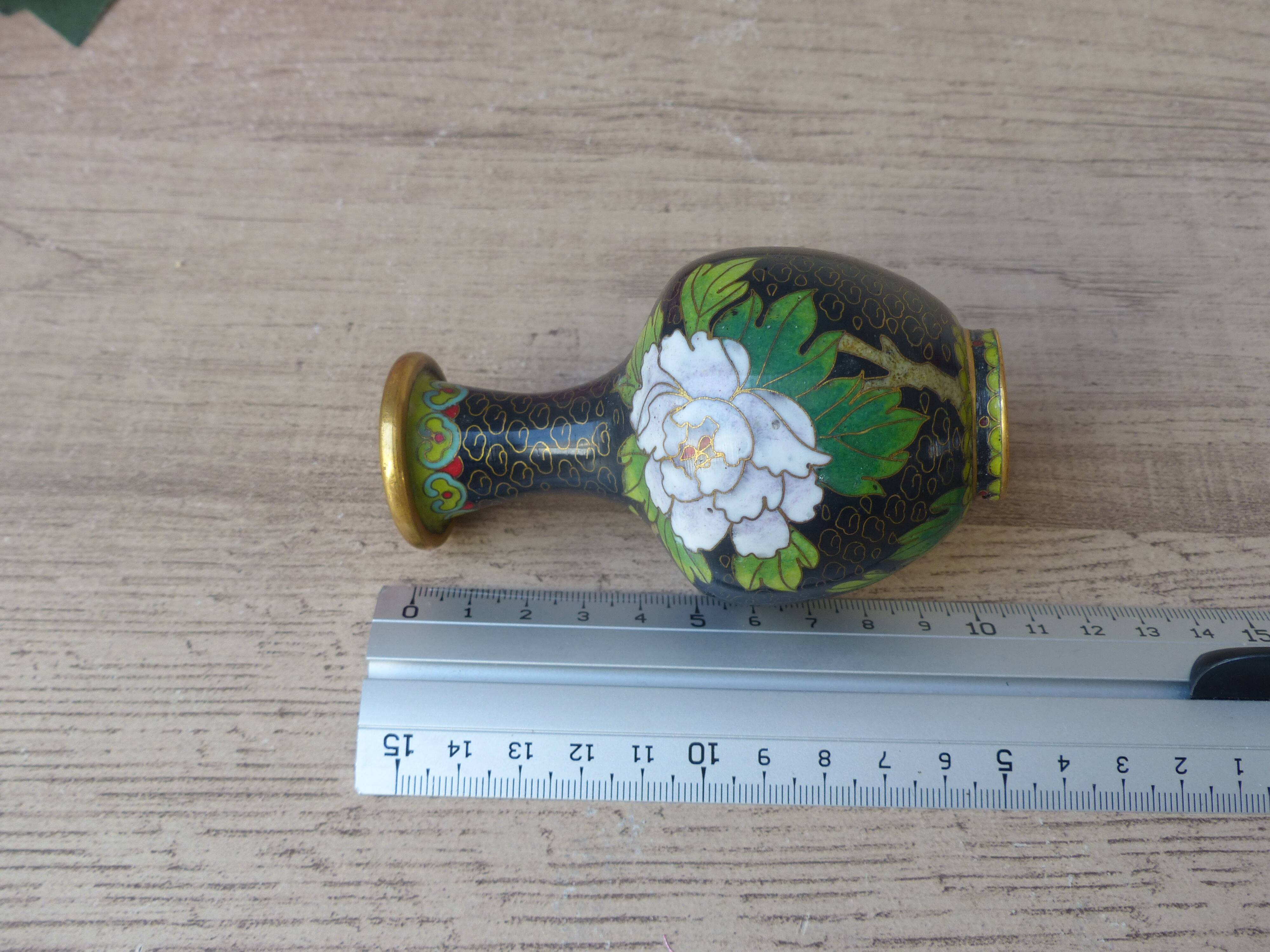 Miniature vase in black and gold cloisonné brass with peonies and flowers decor Vintage
