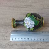 Miniature vase in black and gold cloisonné brass with peonies and flowers decor Vintage